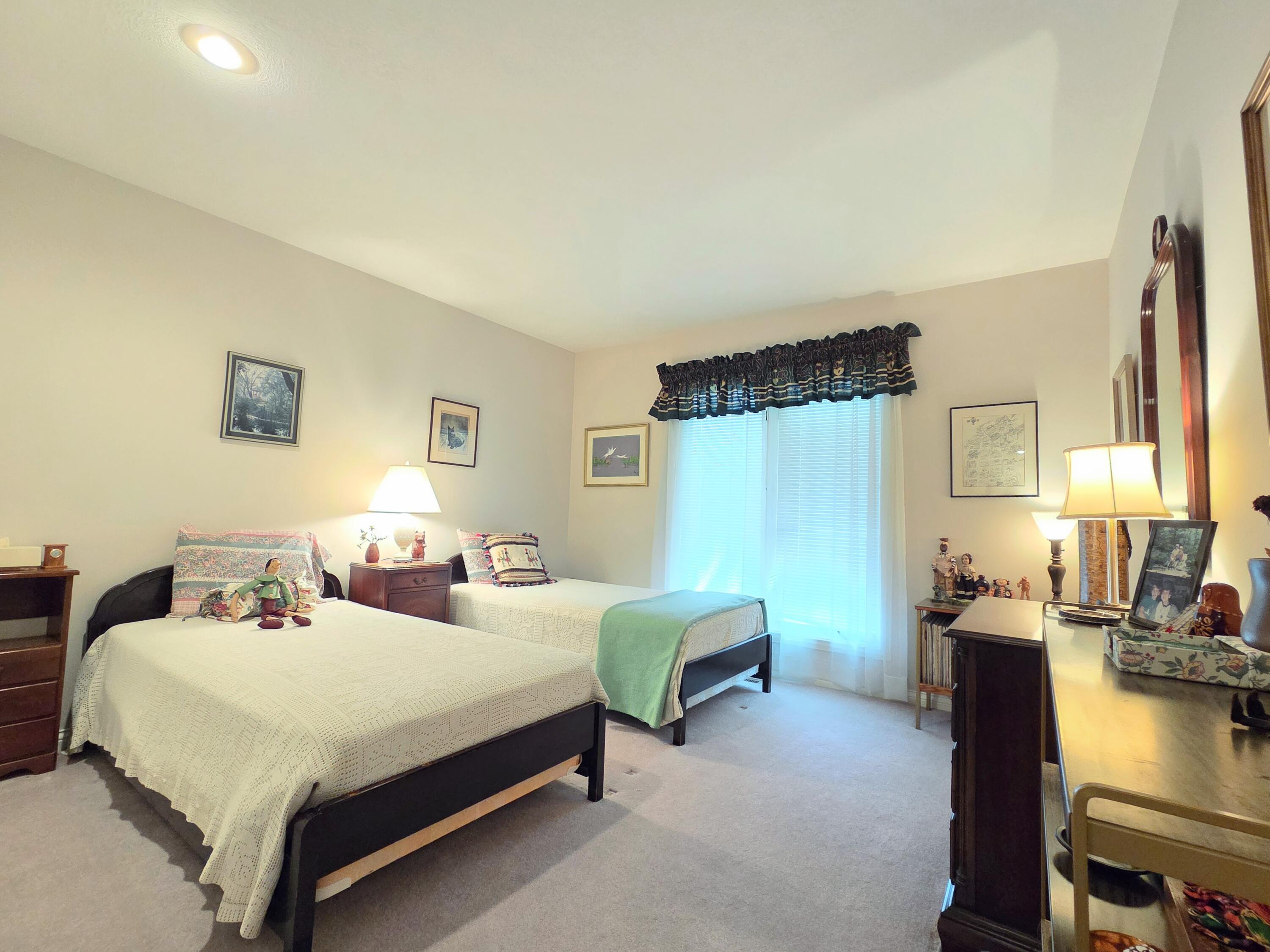 1228 West Beekman Street Property Photo 45