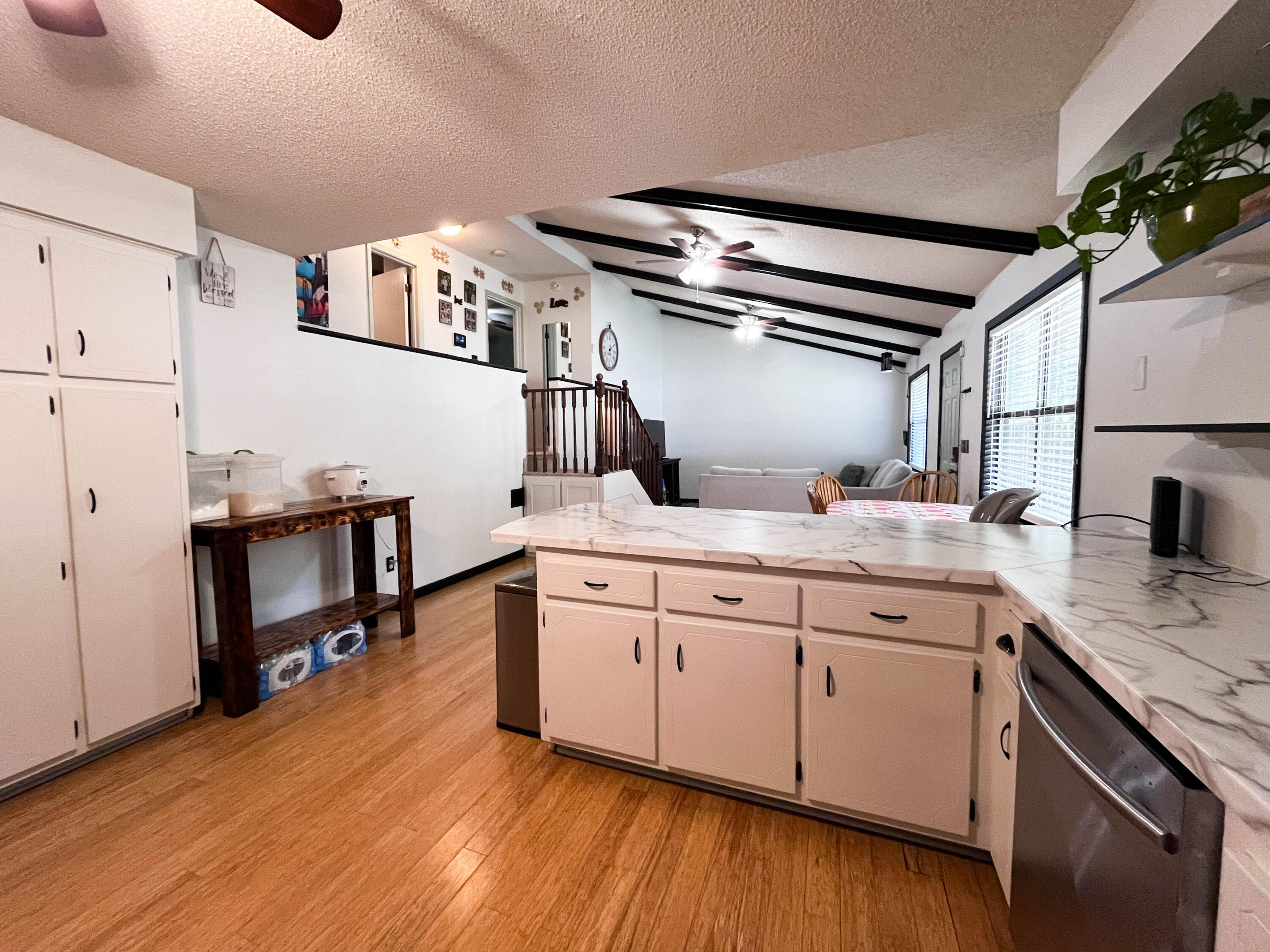 1501 Spinnenwebber Street Property Photo 6