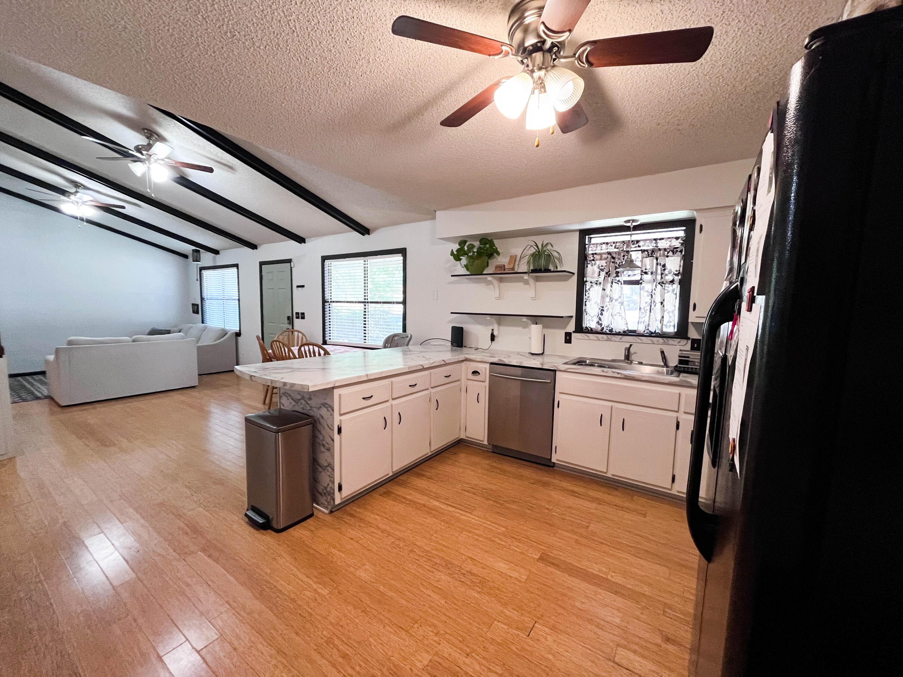 1501 Spinnenwebber Street Property Photo 8