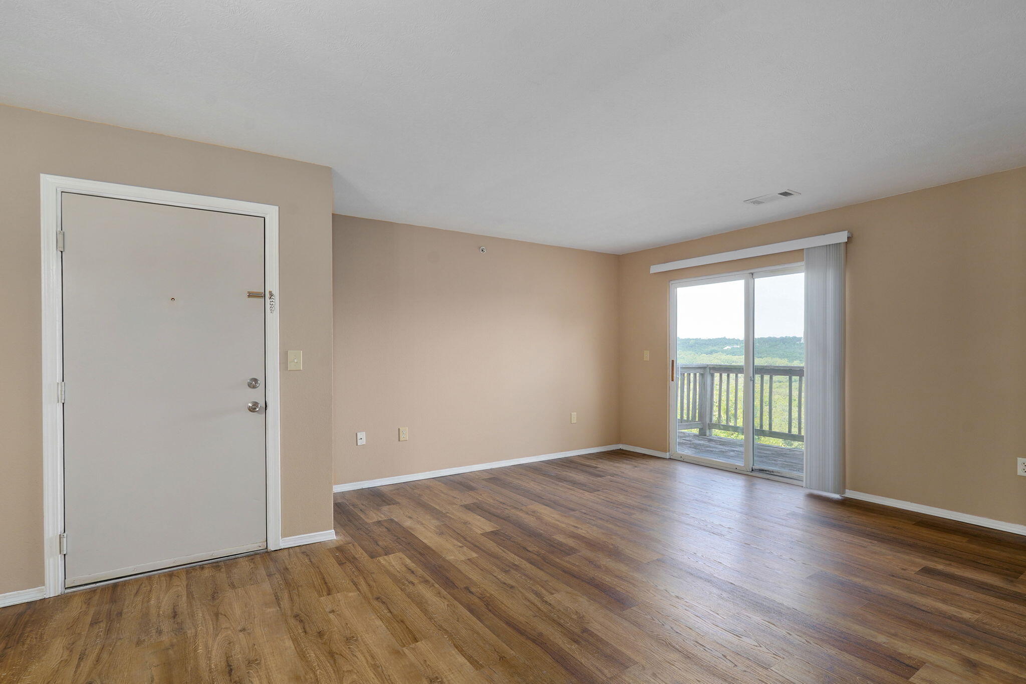 2911 Vineyards Parkway 6-6 Property Photo 4