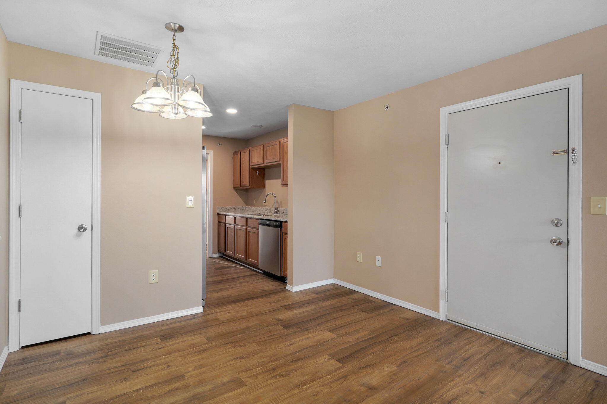 2911 Vineyards Parkway 6-6 Property Photo 8
