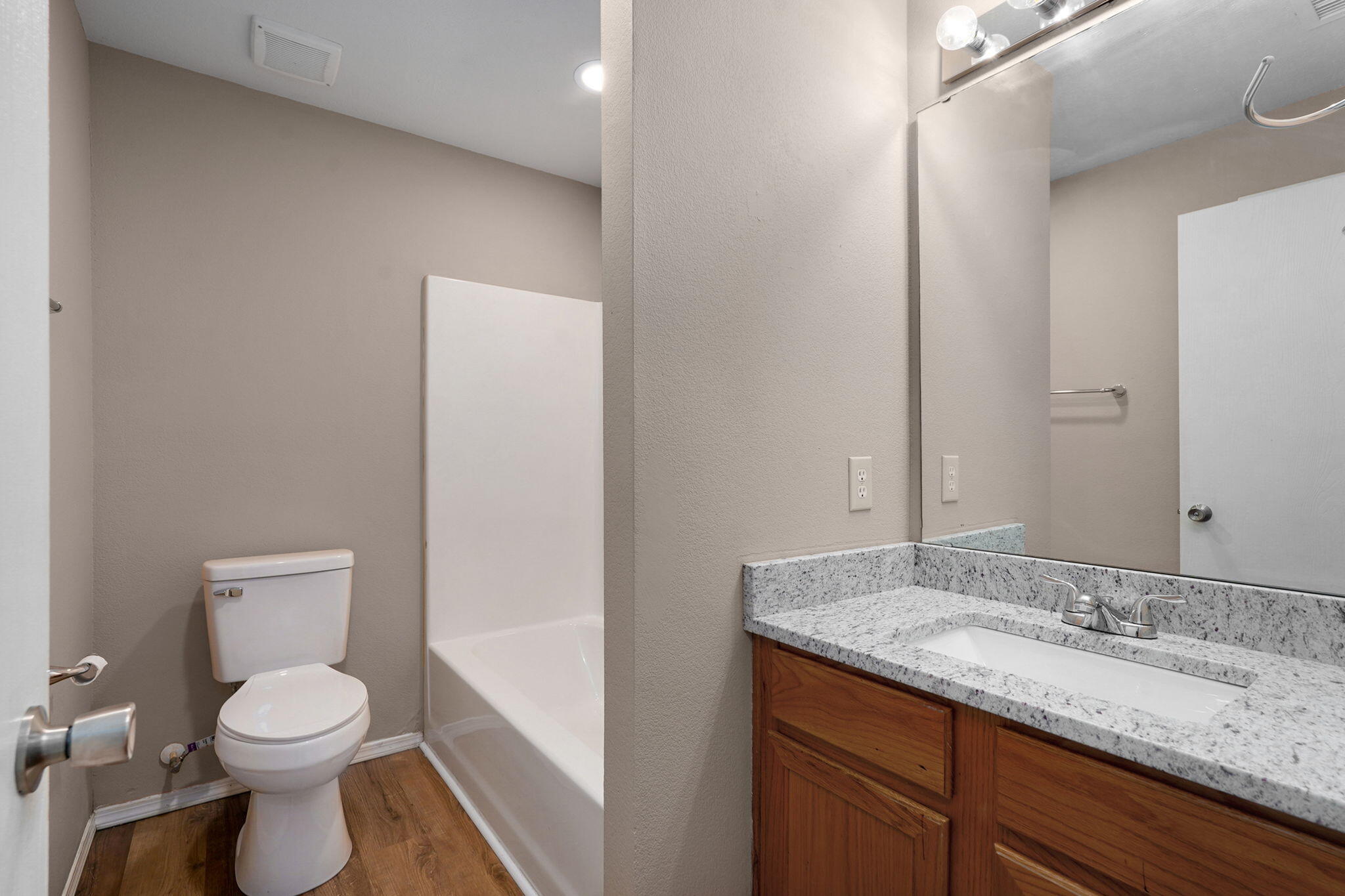 2911 Vineyards Parkway 6-6 Property Photo 17