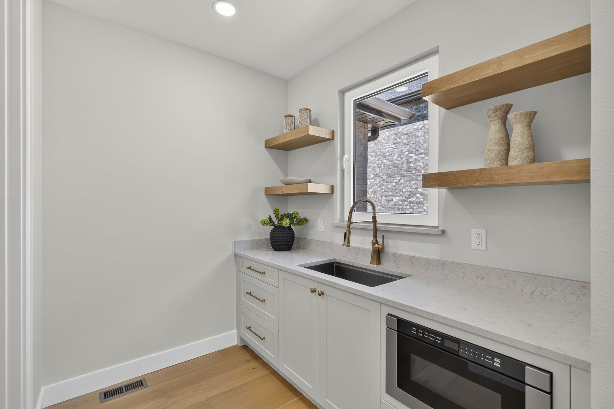 2050 North Silver Charm Avenue Property Photo 13