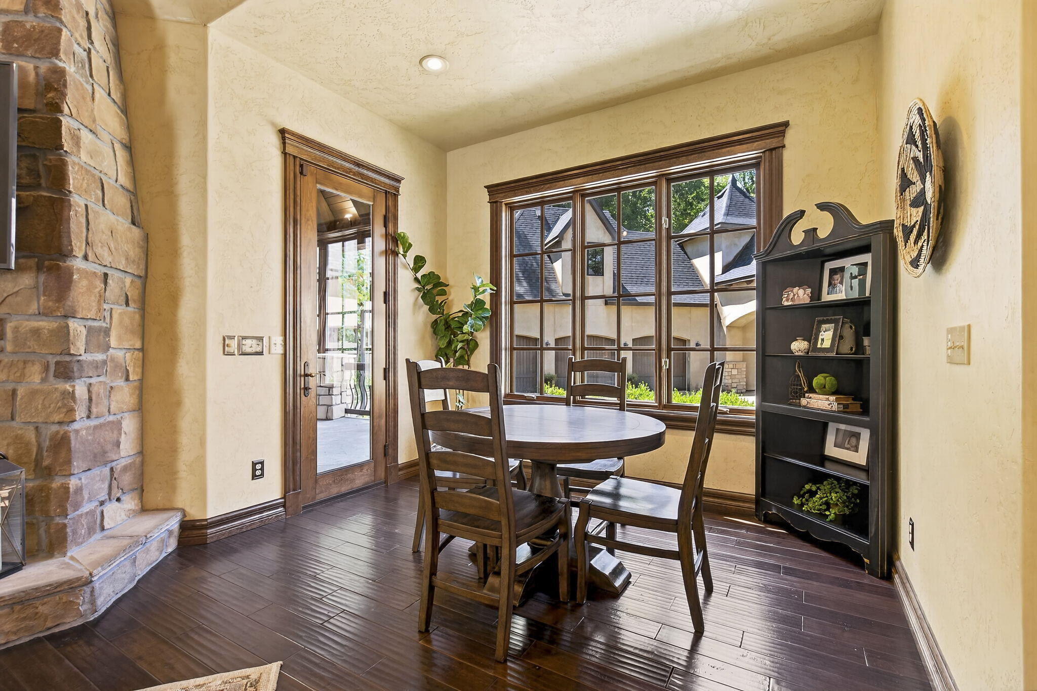 3208 South Thornridge Drive Property Photo 16