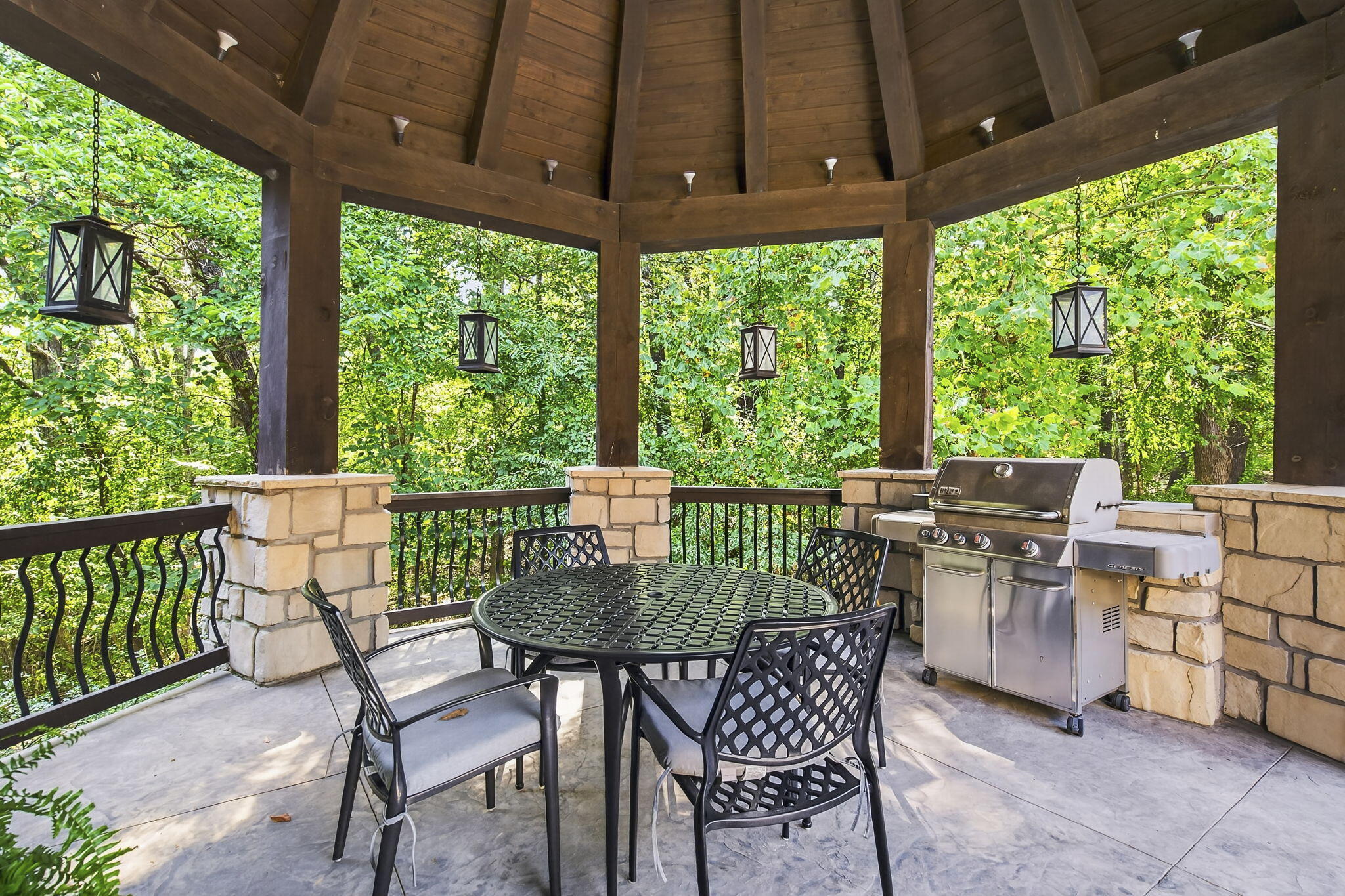 3208 South Thornridge Drive Property Photo 17