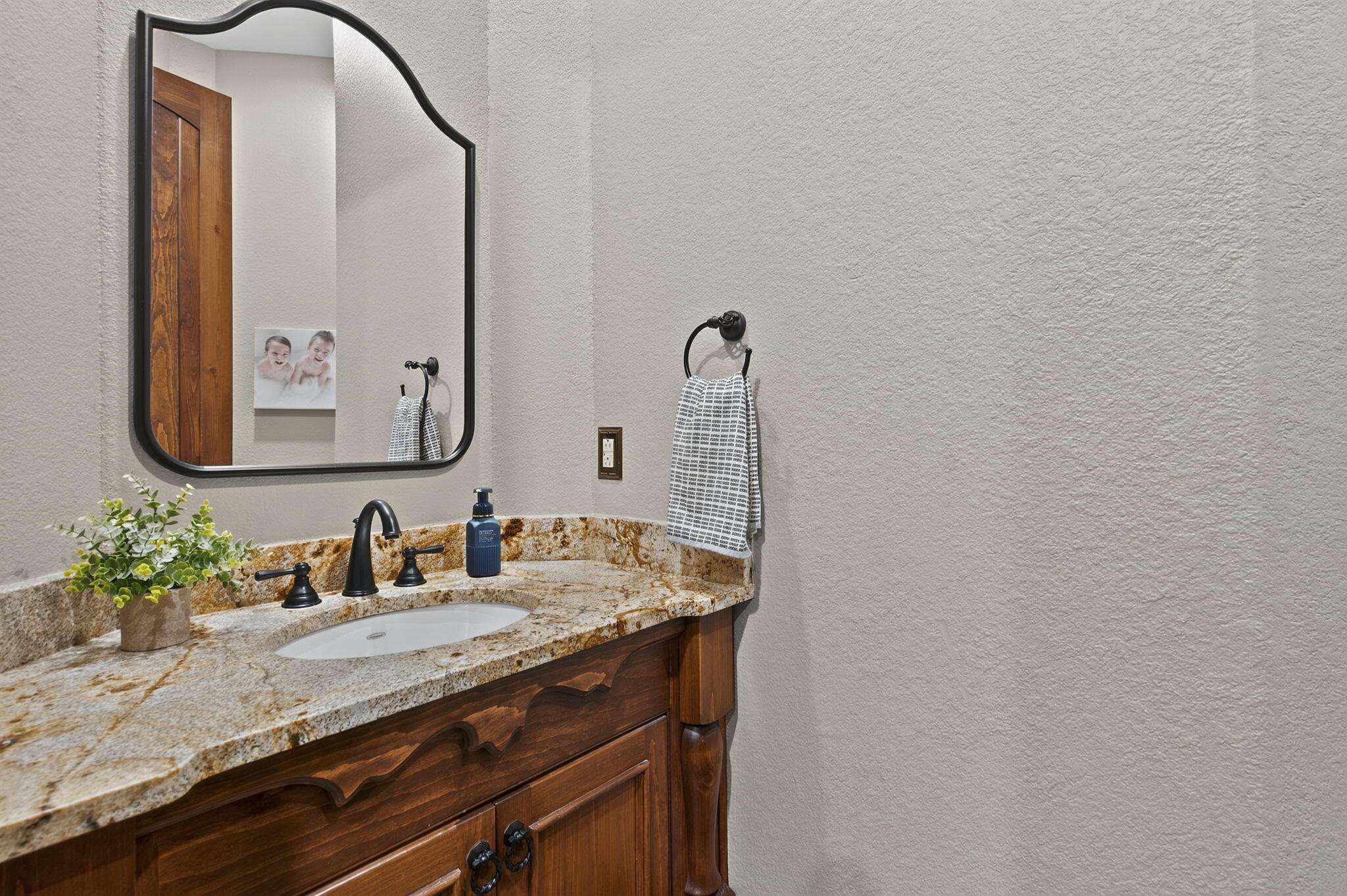 3208 South Thornridge Drive Property Photo 20