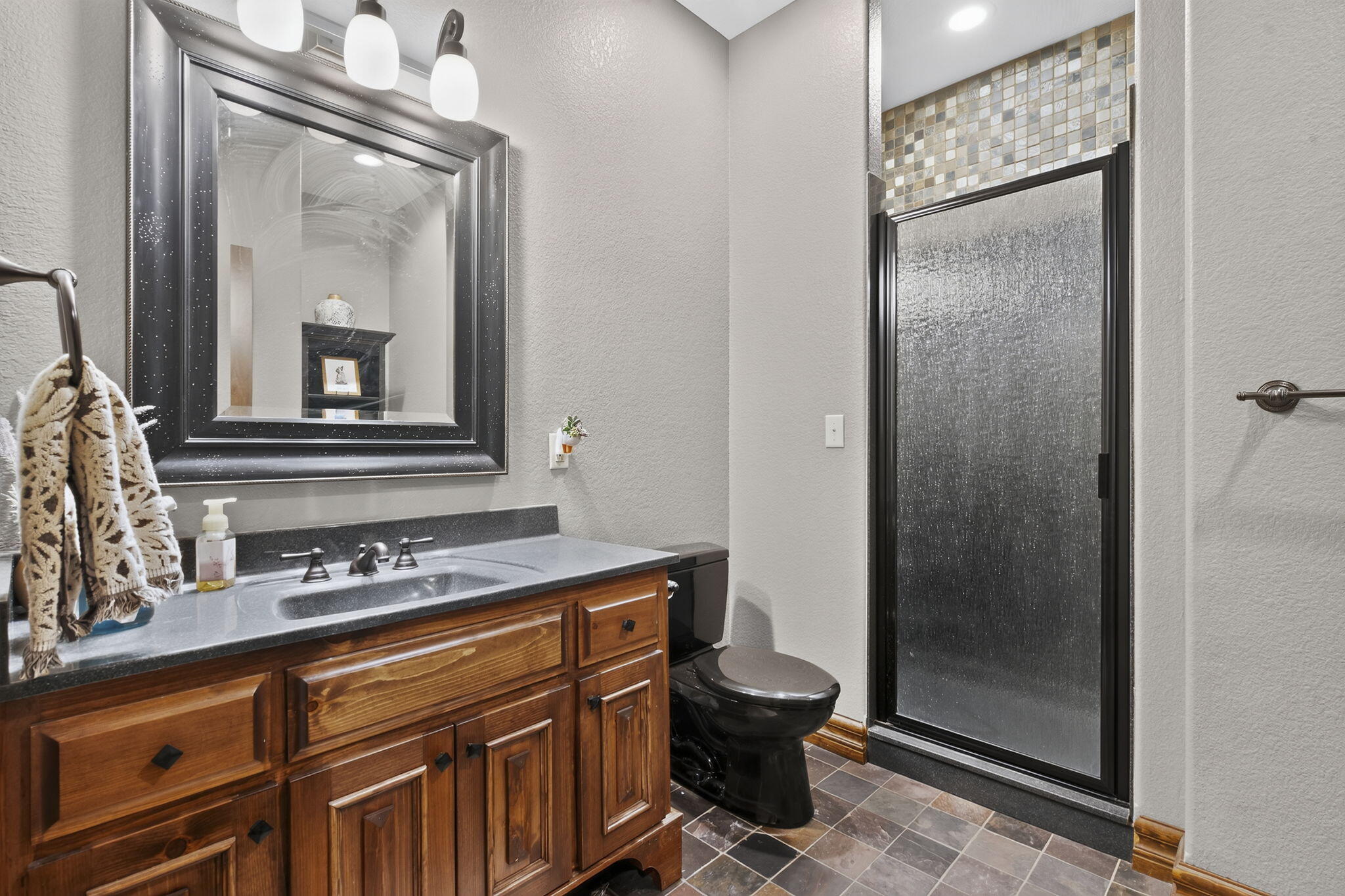3208 South Thornridge Drive Property Photo 29
