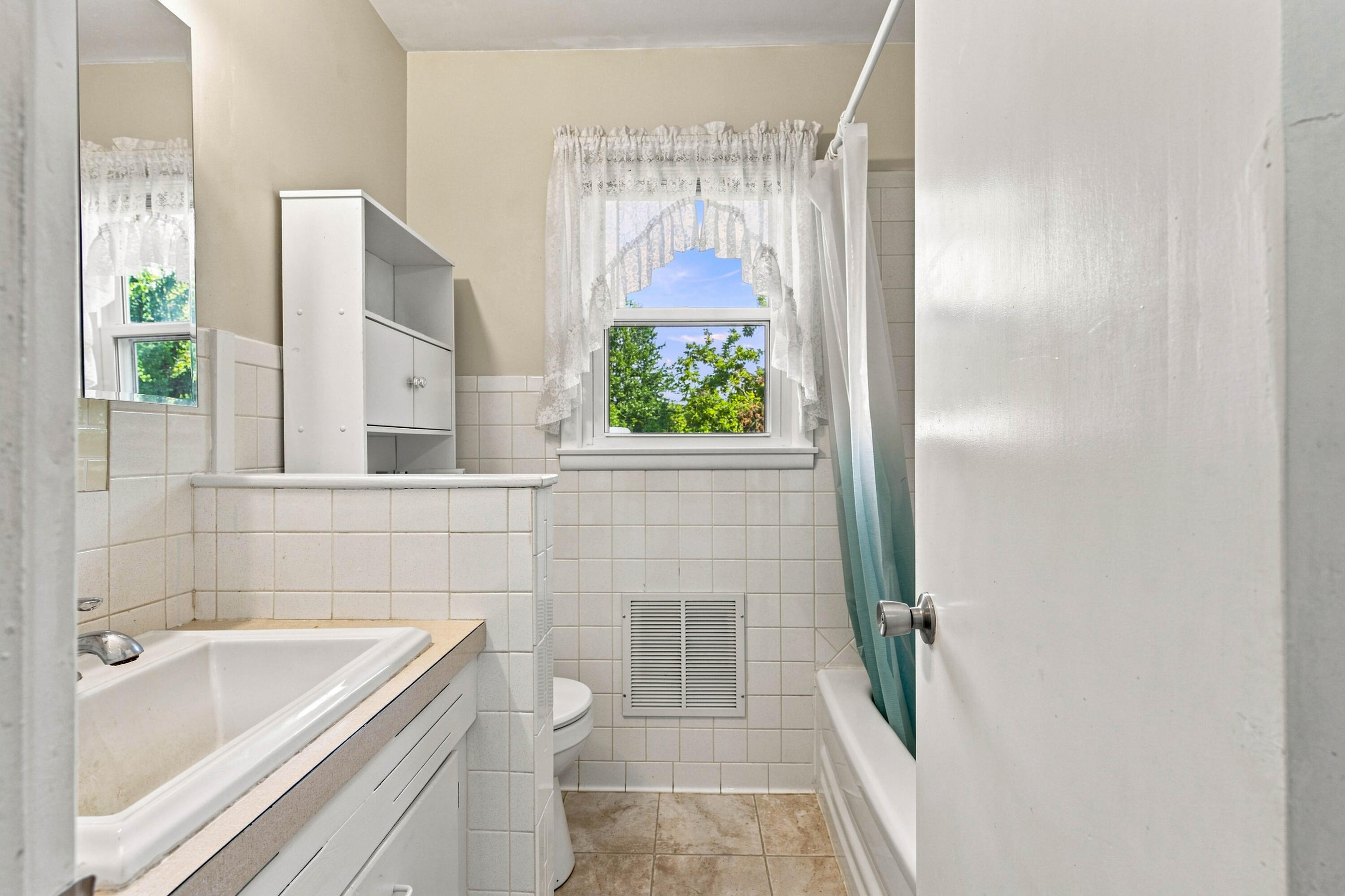 704 West Scott Street Property Photo 17