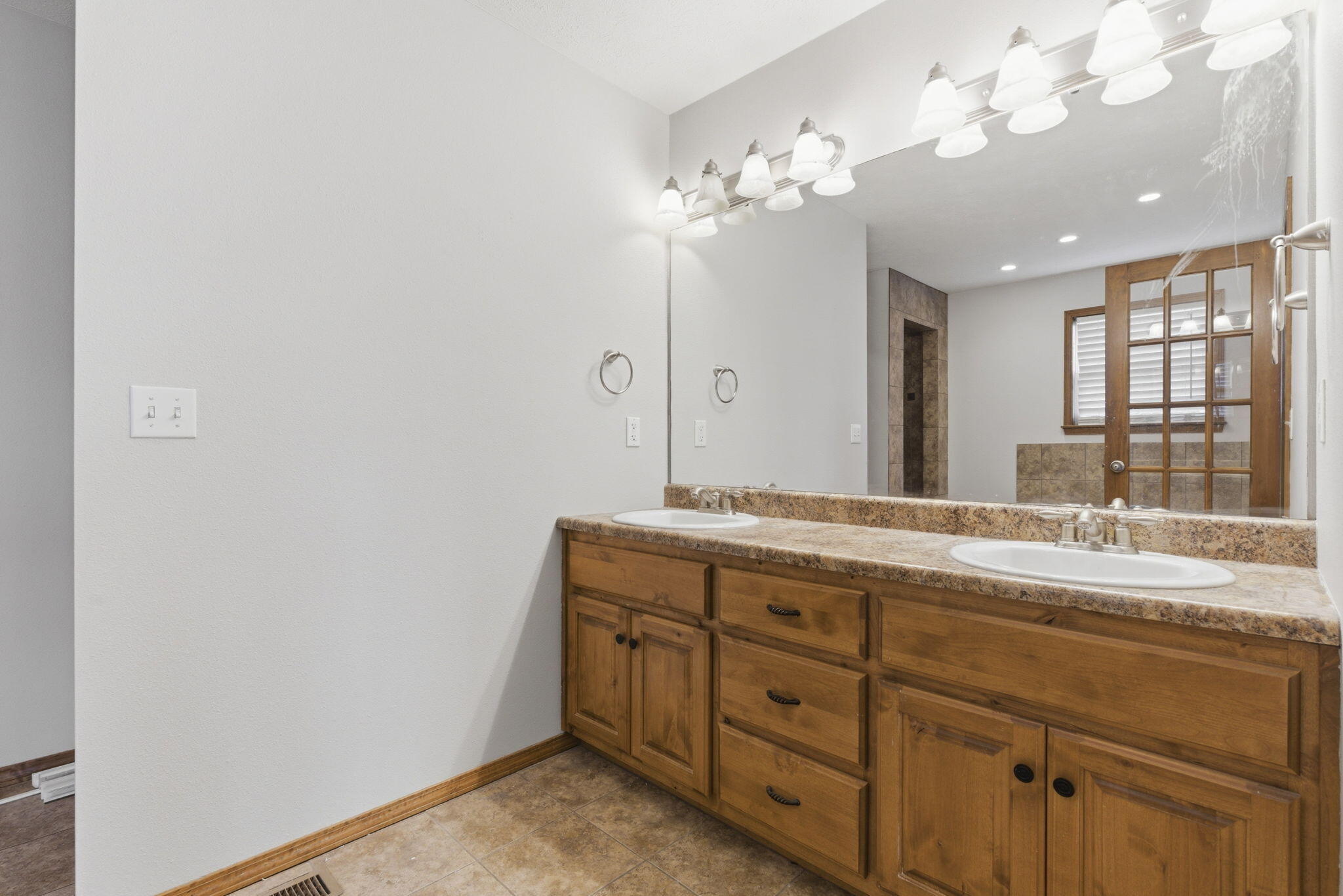 5535 South Dayton Avenue Property Photo 16