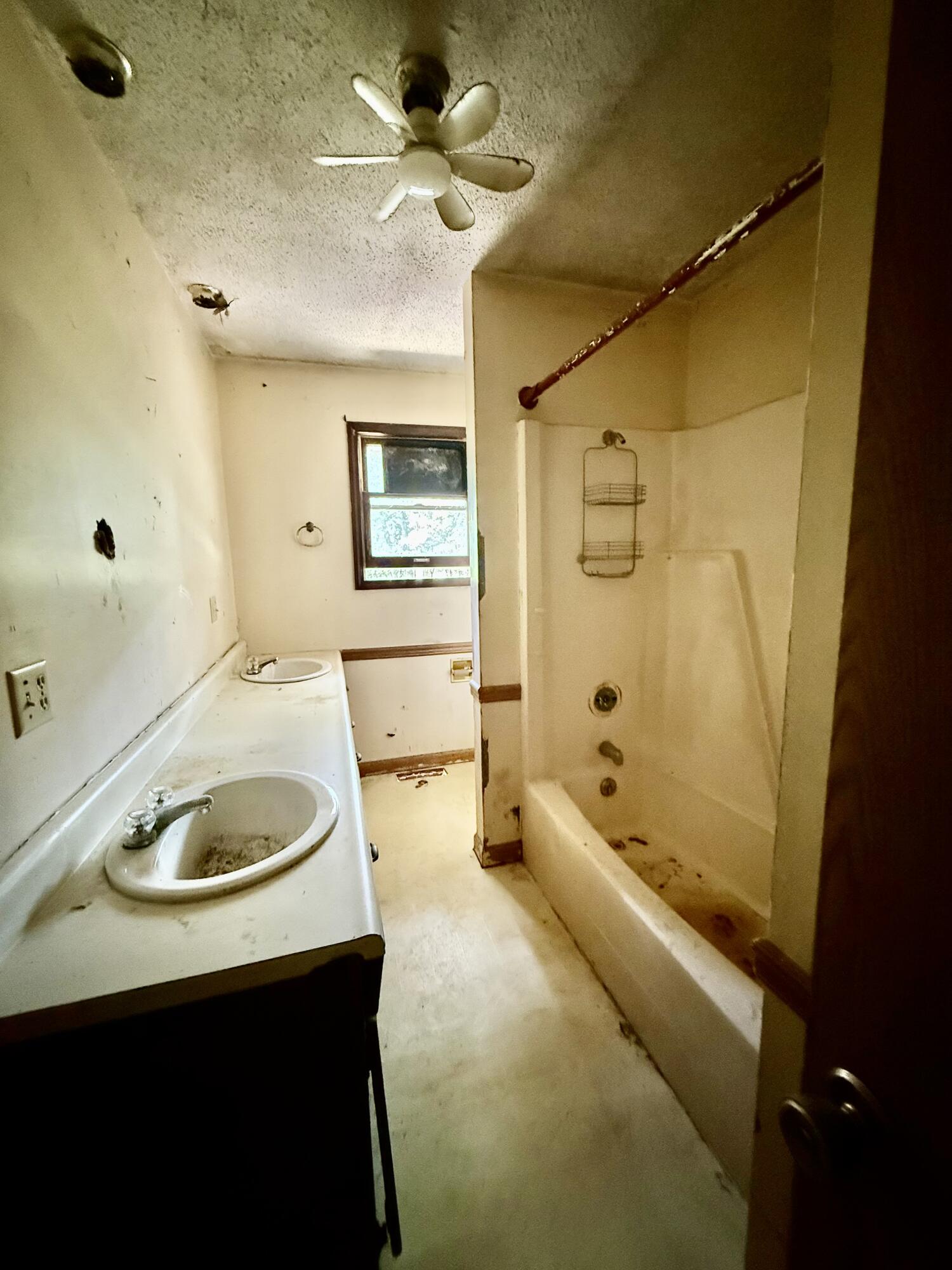 1032 Roanoke Lane Property Photo 12