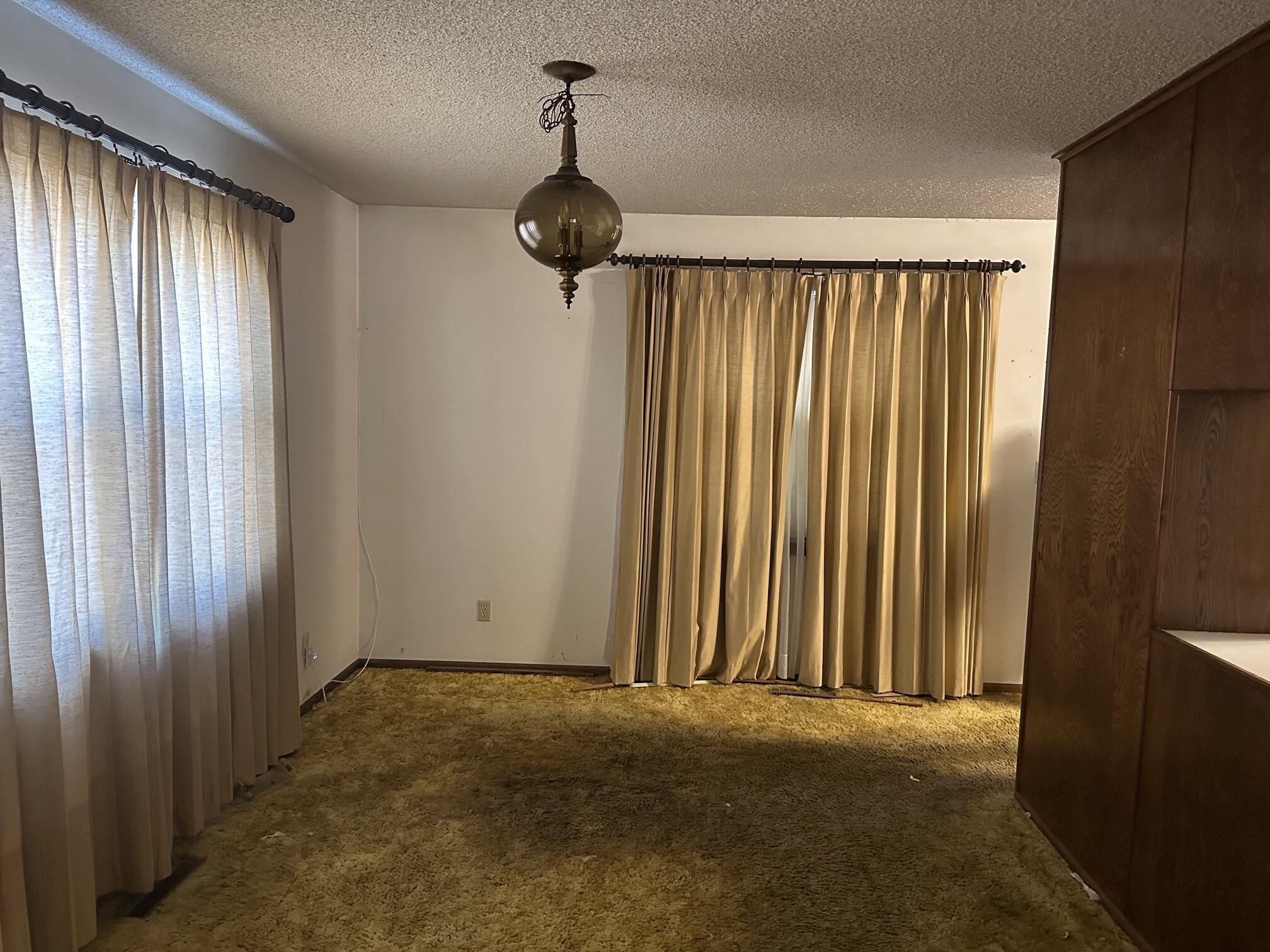 201 South Saint Louis Avenue Property Photo 2