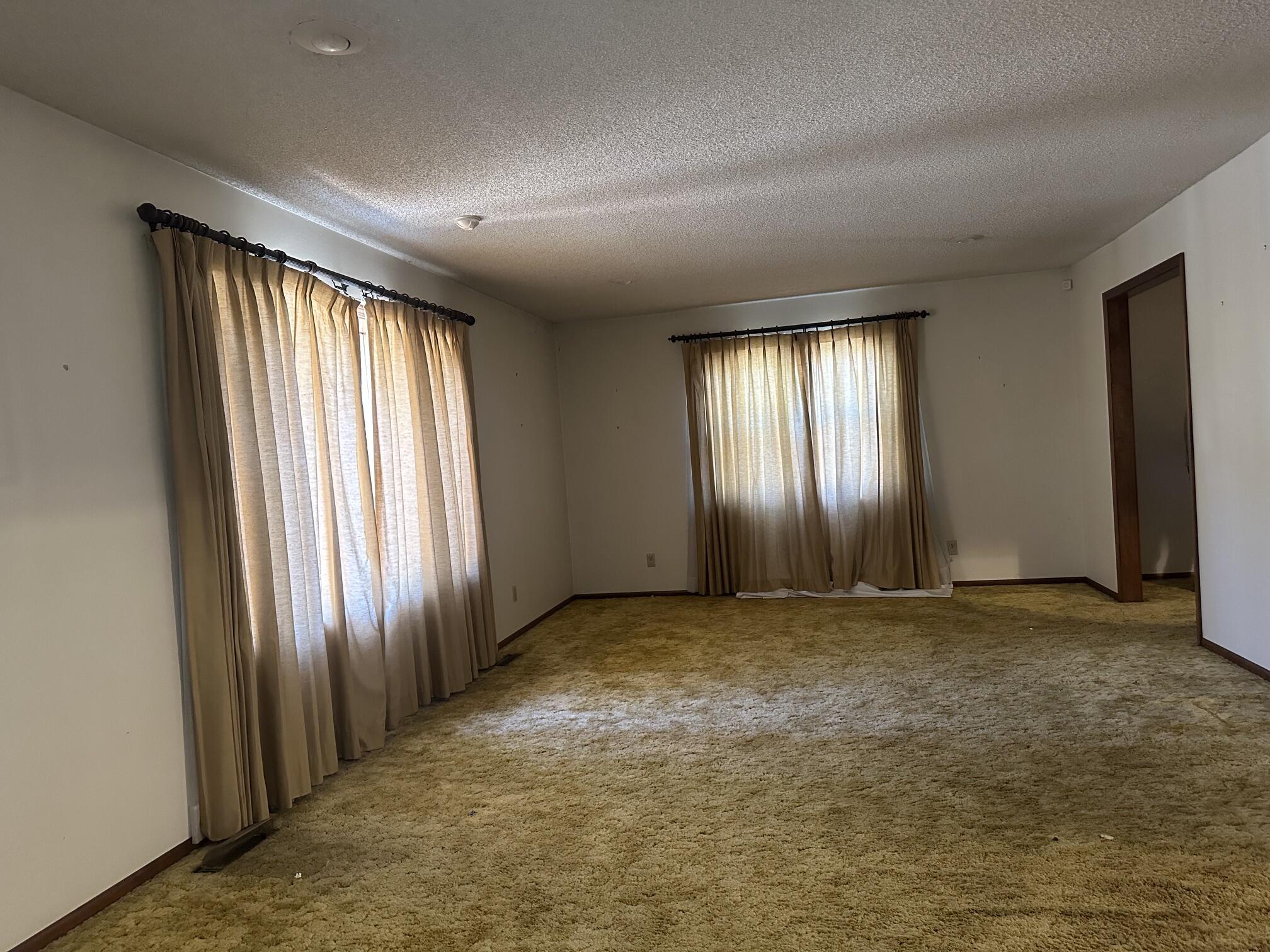 201 South Saint Louis Avenue Property Photo 3