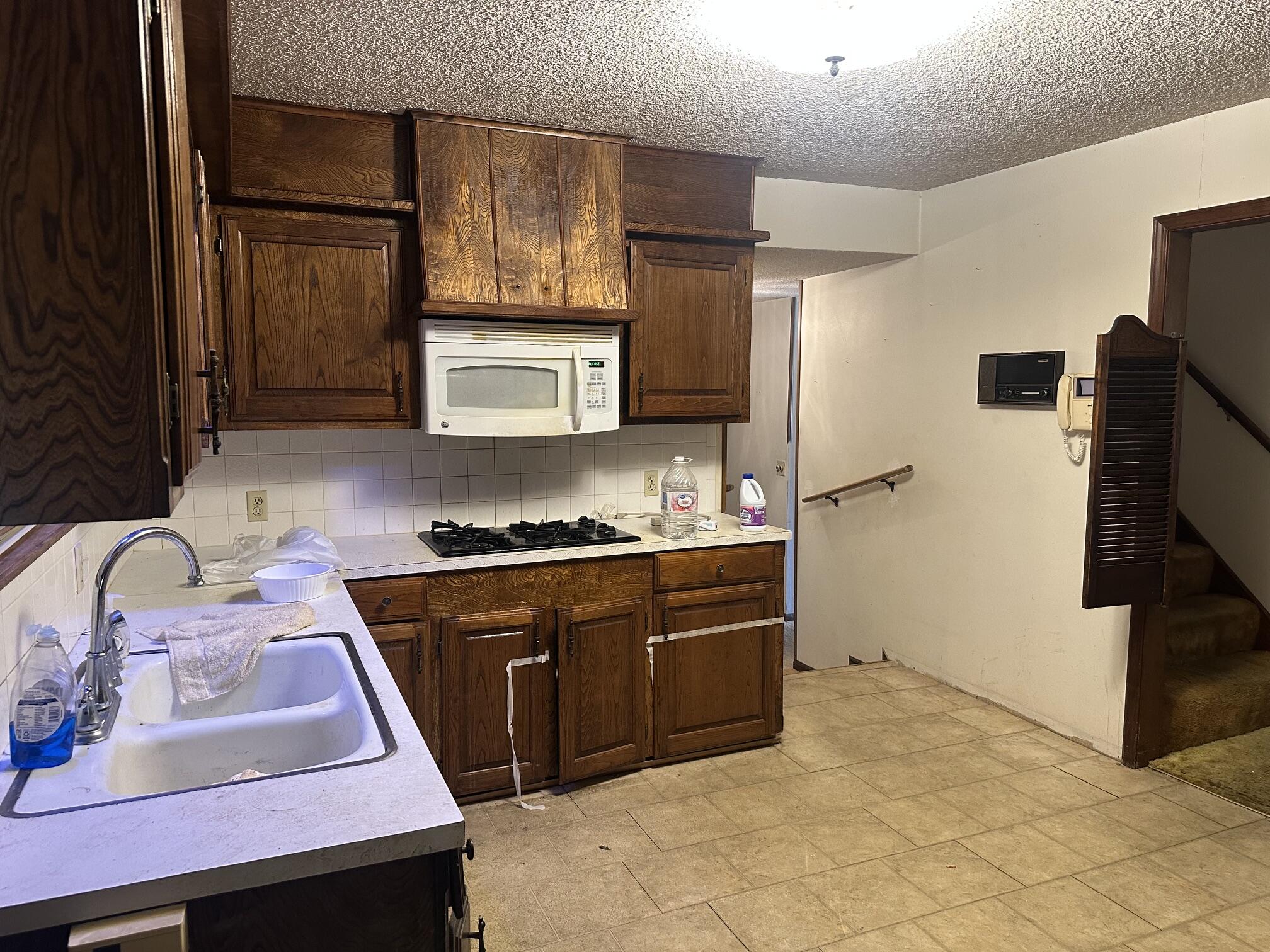 201 South Saint Louis Avenue Property Photo 6