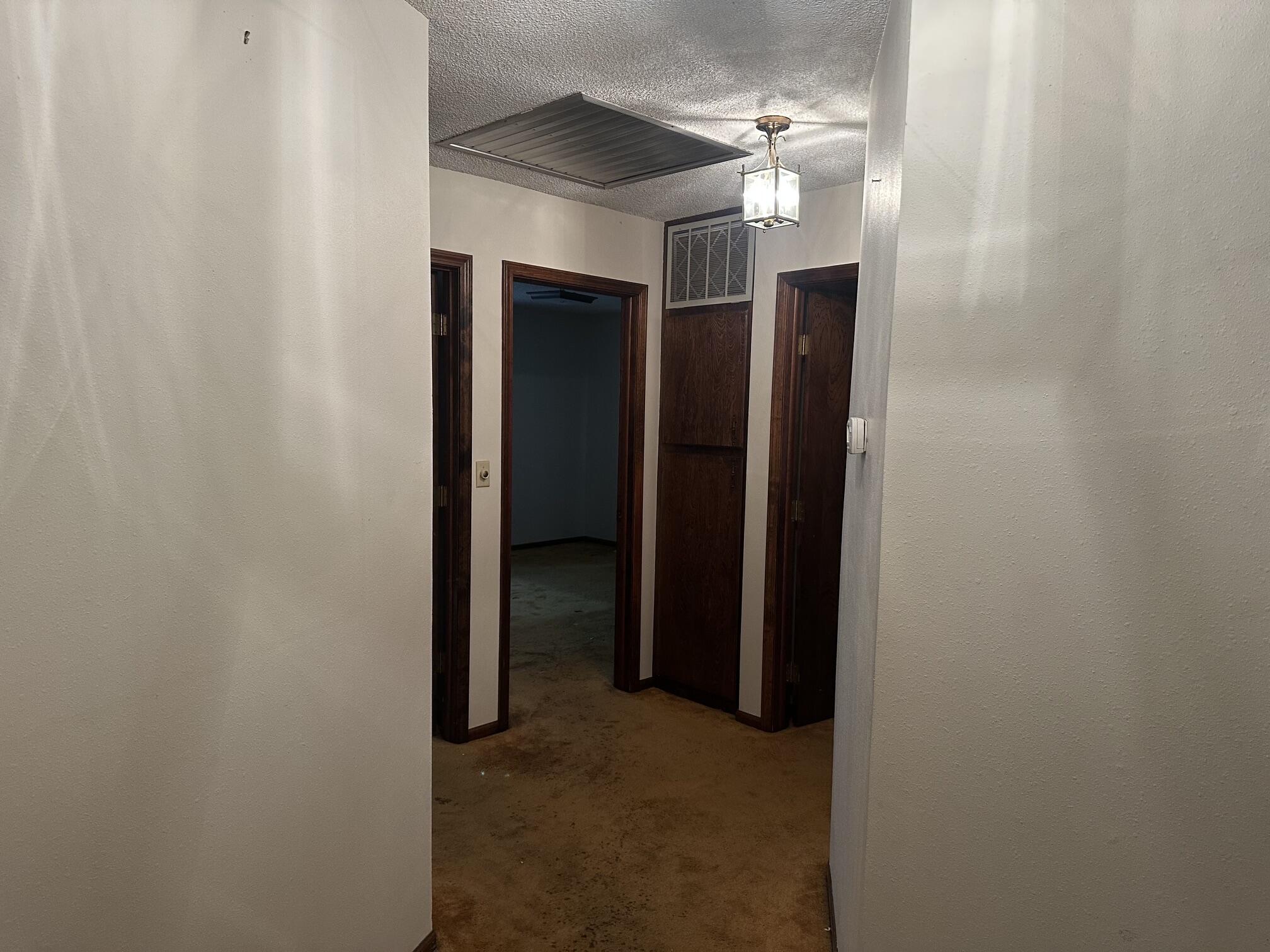 201 South Saint Louis Avenue Property Photo 7