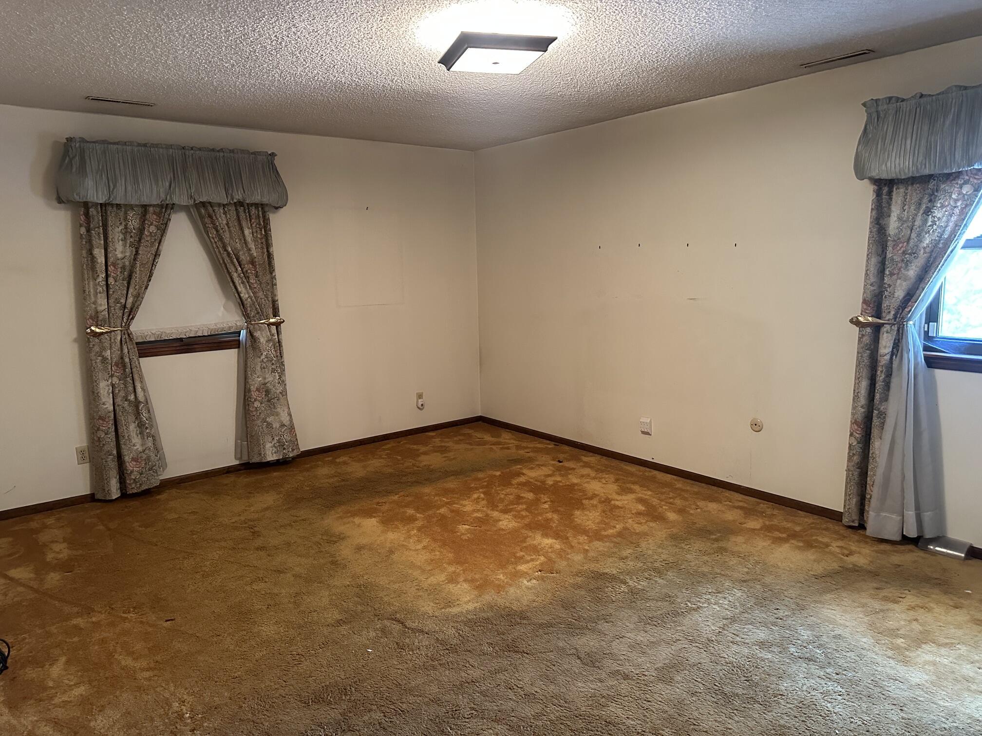 201 South Saint Louis Avenue Property Photo 9