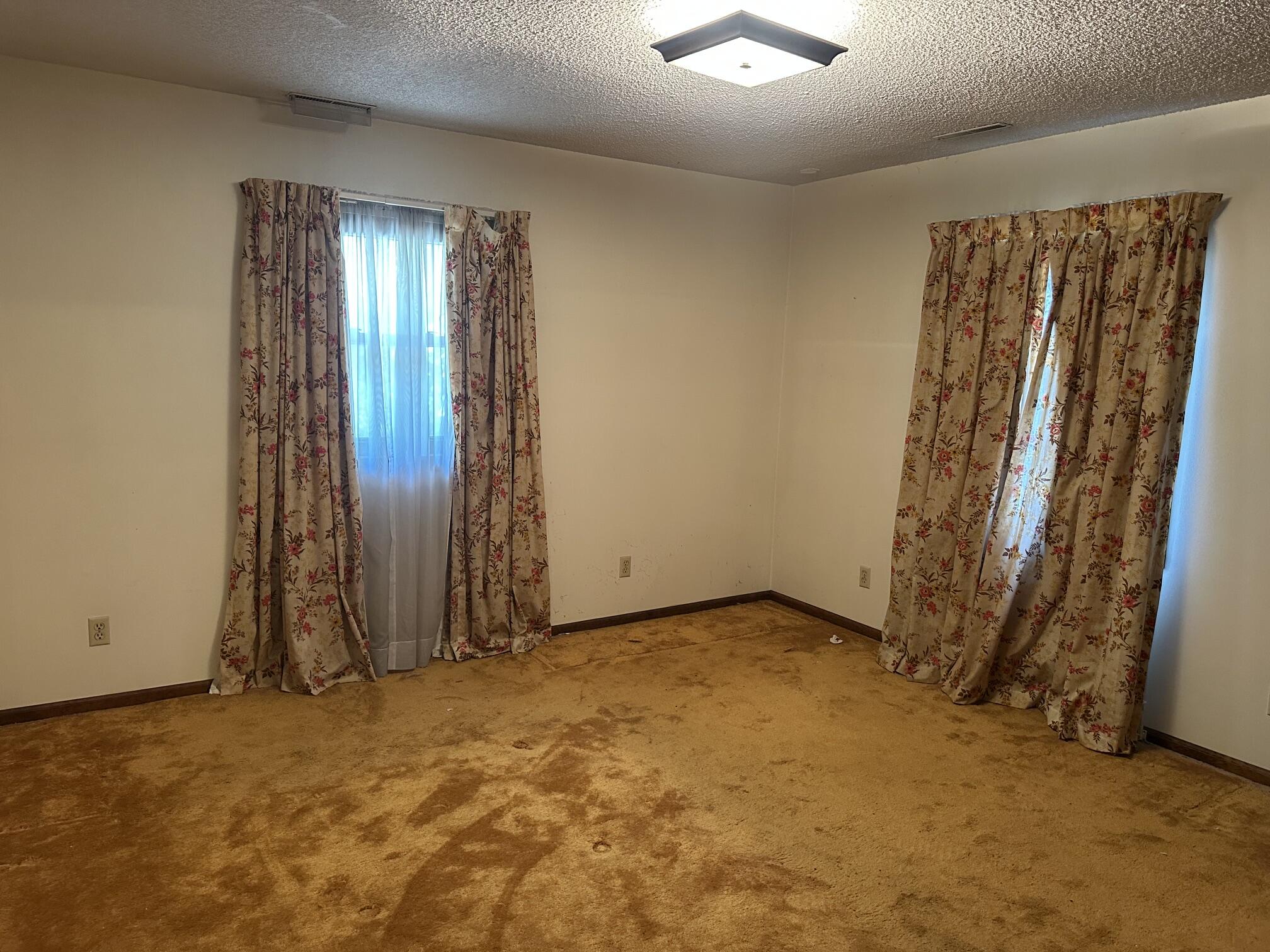 201 South Saint Louis Avenue Property Photo 10