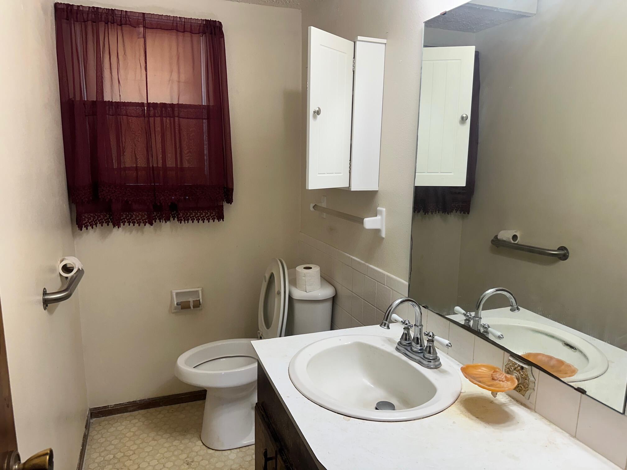 201 South Saint Louis Avenue Property Photo 11
