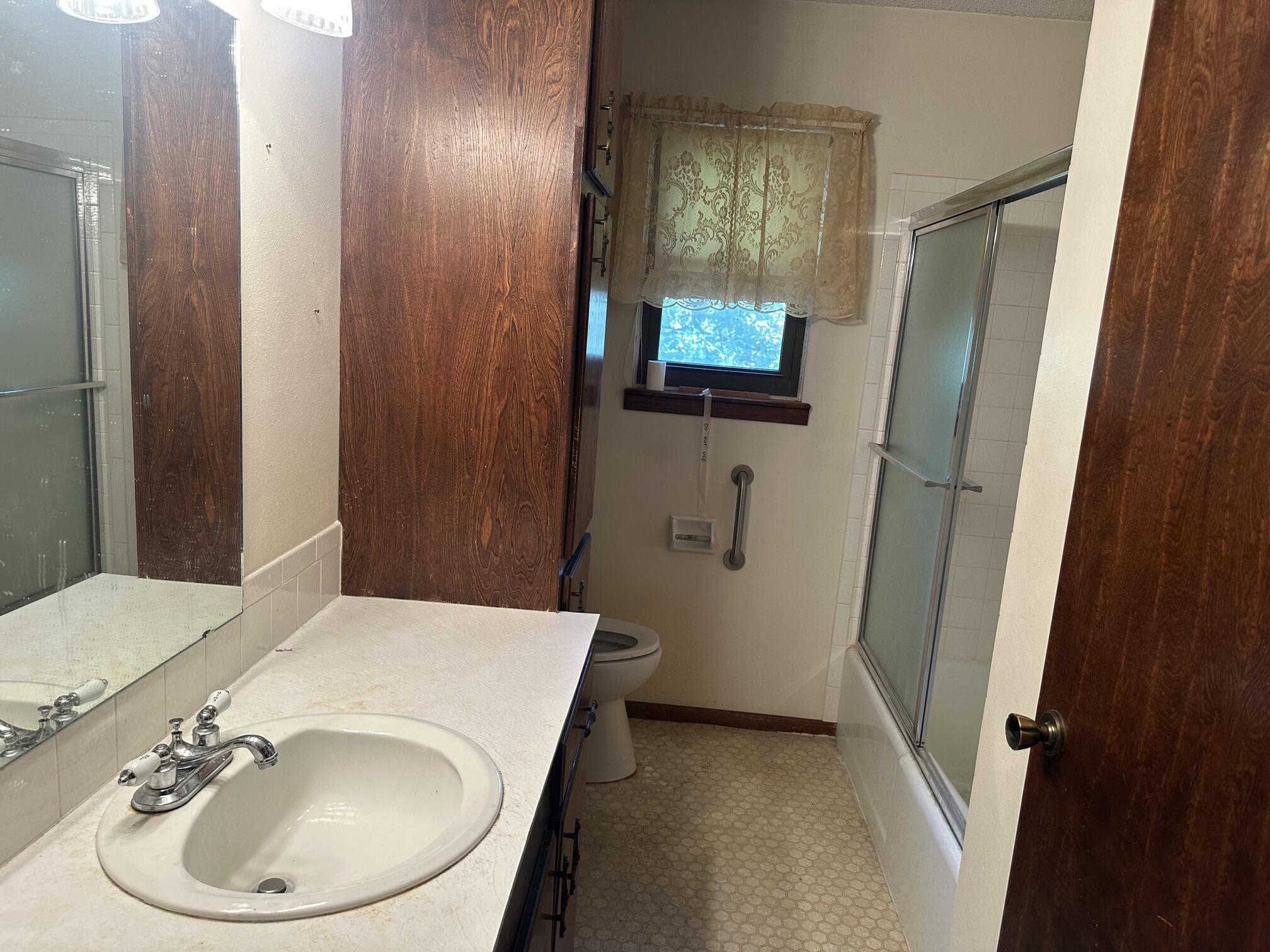 201 South Saint Louis Avenue Property Photo 13