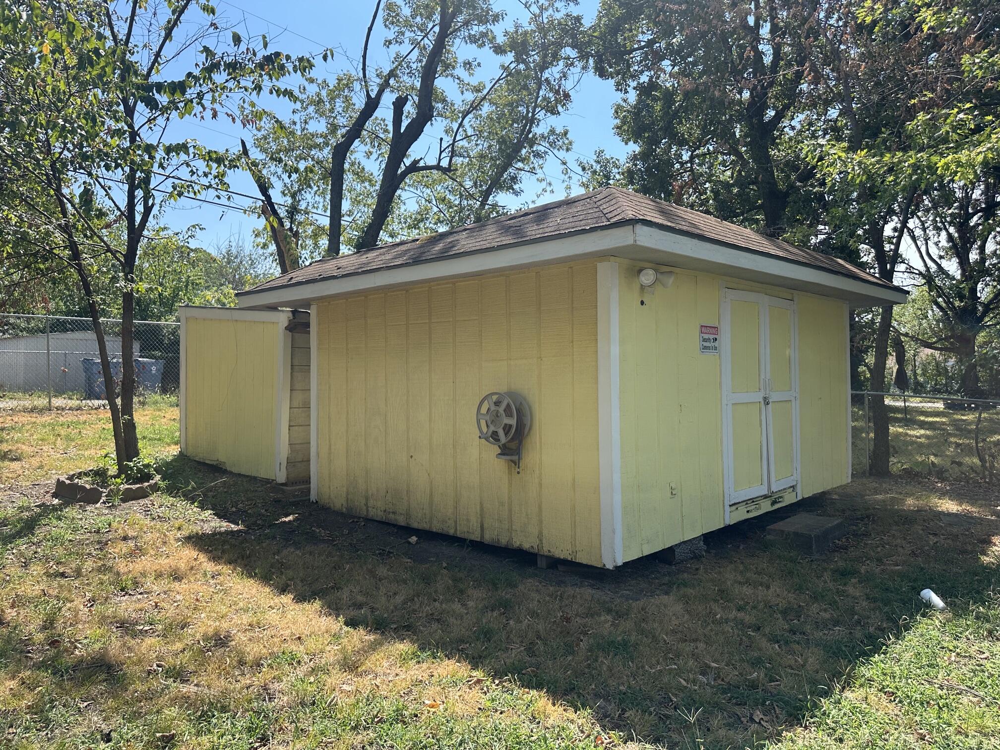 201 South Saint Louis Avenue Property Photo 17