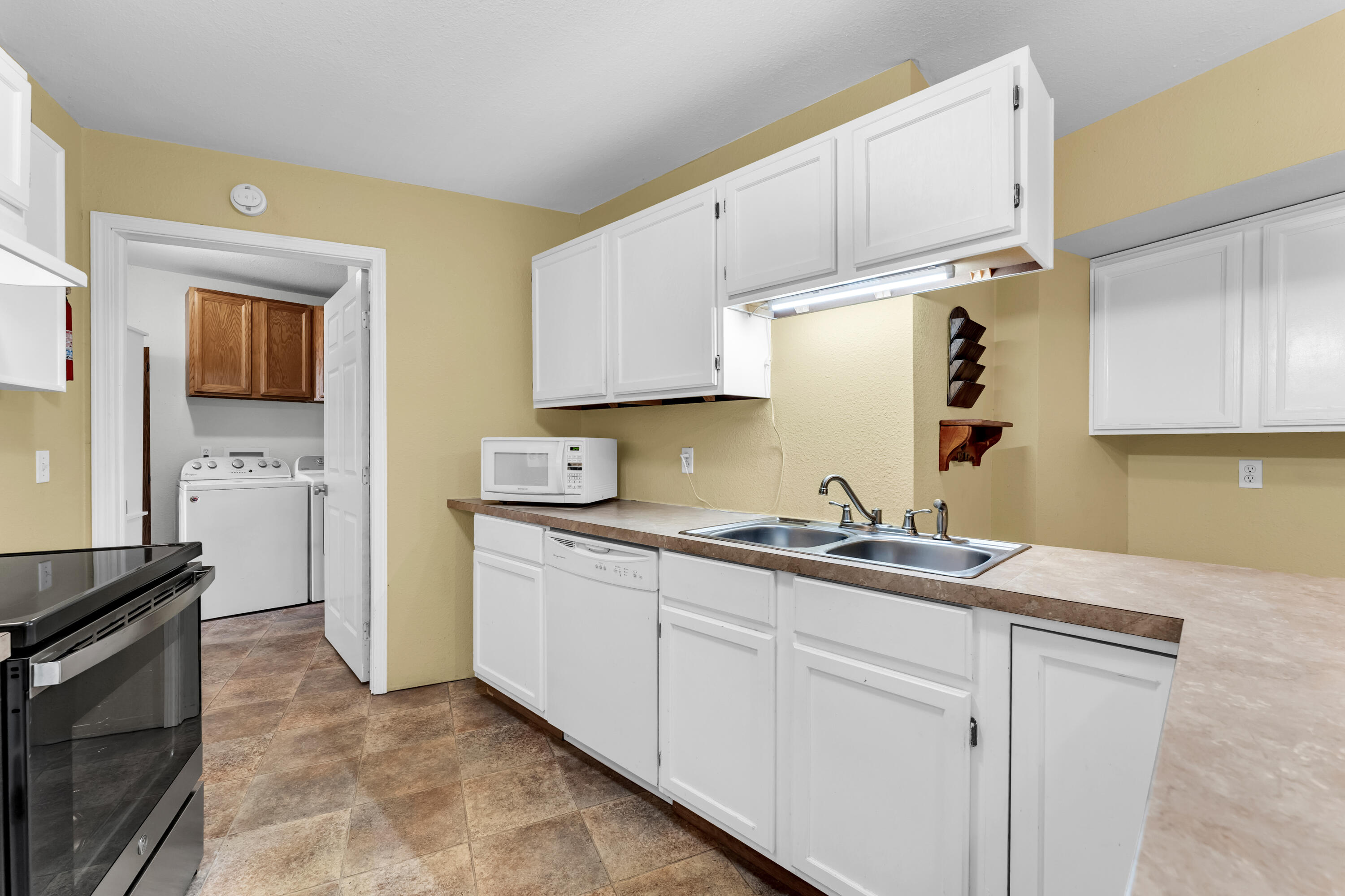 107 Candlewood Road Property Photo 14
