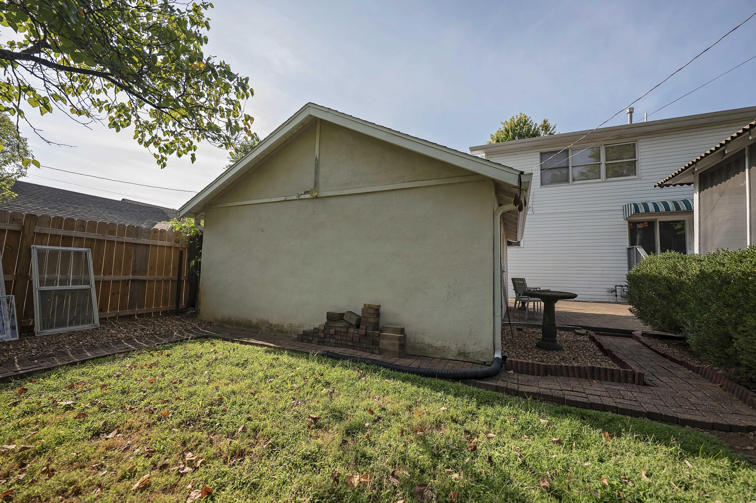 1033 East Stanford Street Property Photo 33