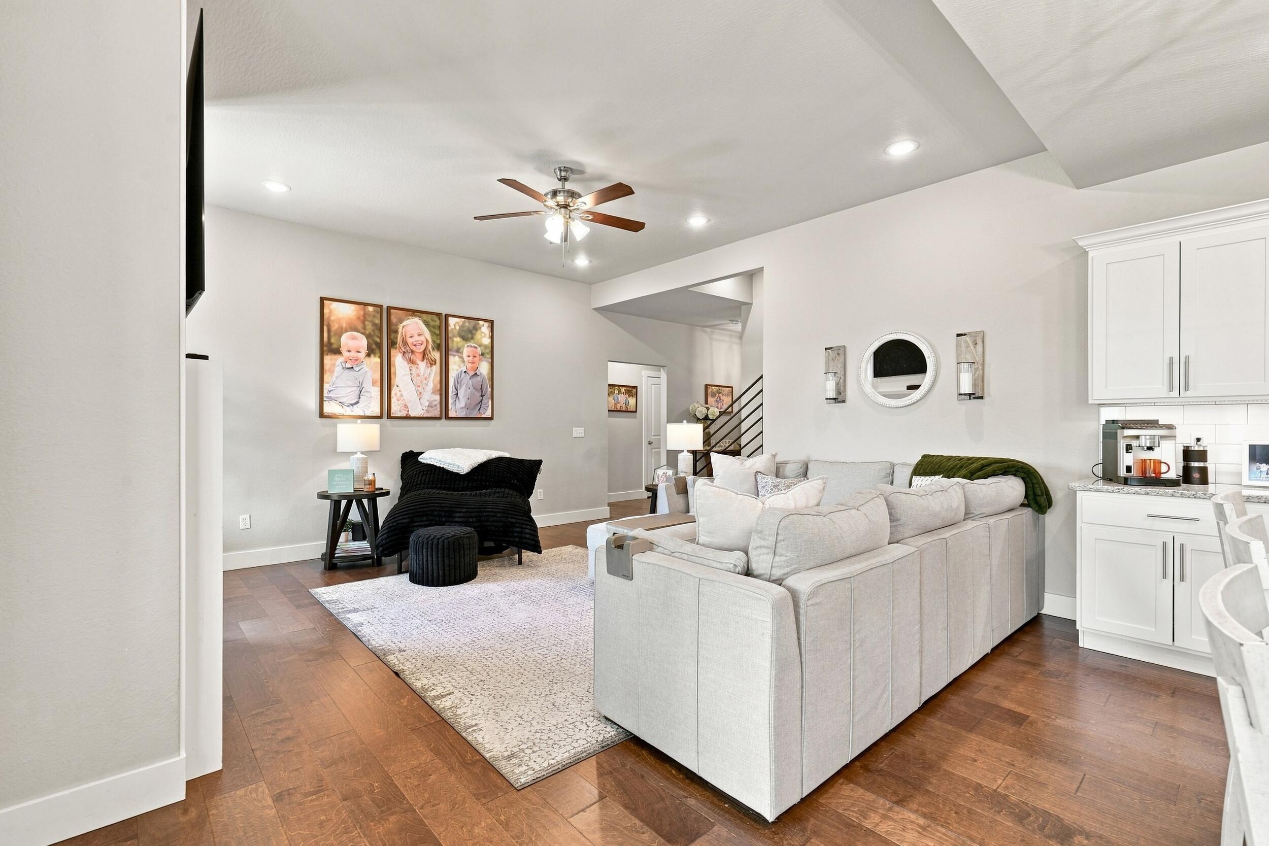 1676 North Bristol Avenue Property Photo 7