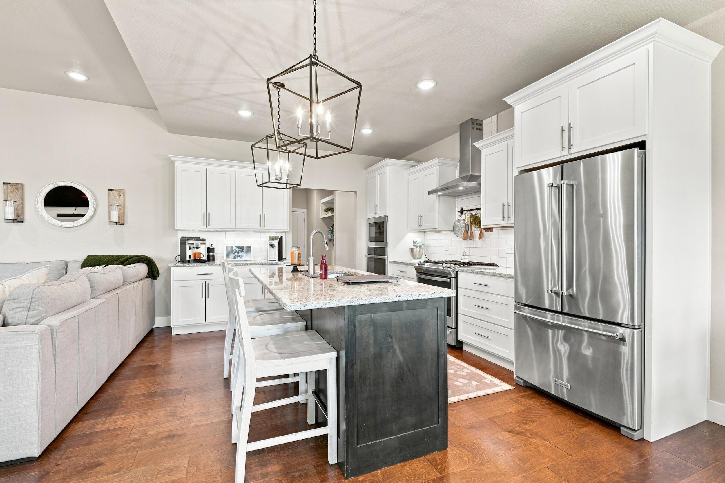 1676 North Bristol Avenue Property Photo 9