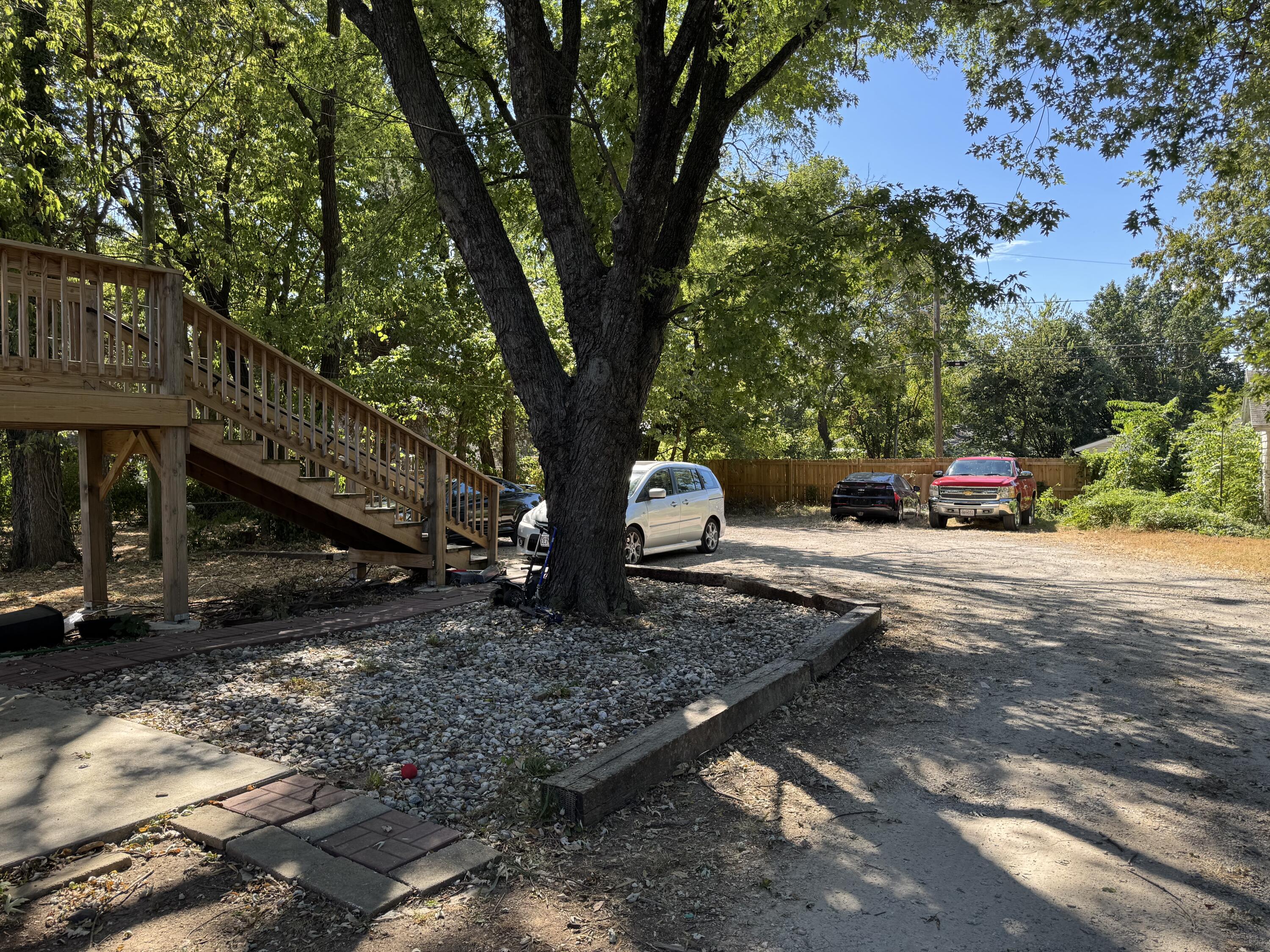 531 South Fort Avenue Property Photo 17