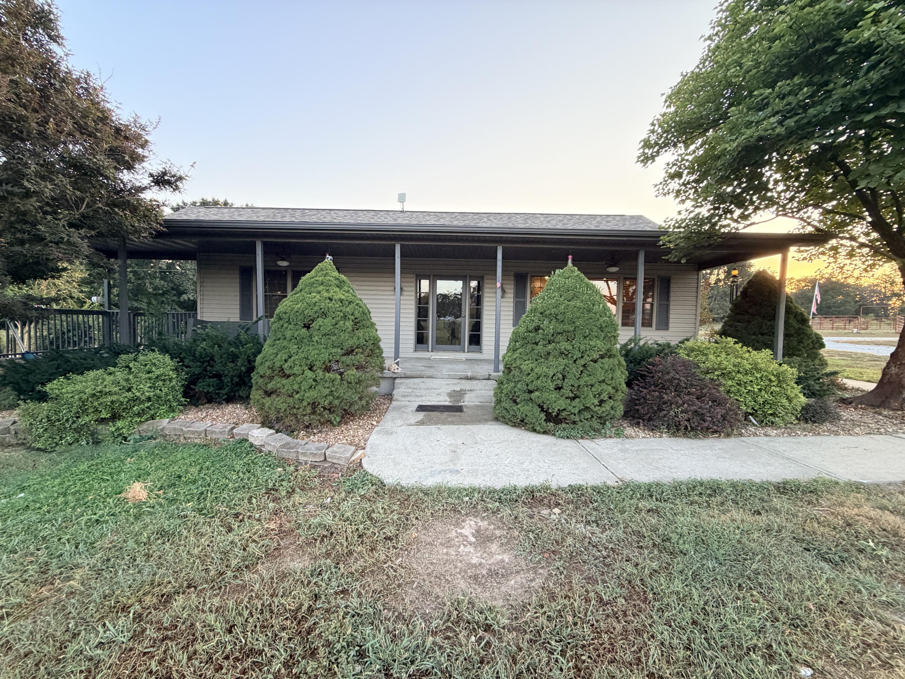 184 East 334th Road Property Photo 4