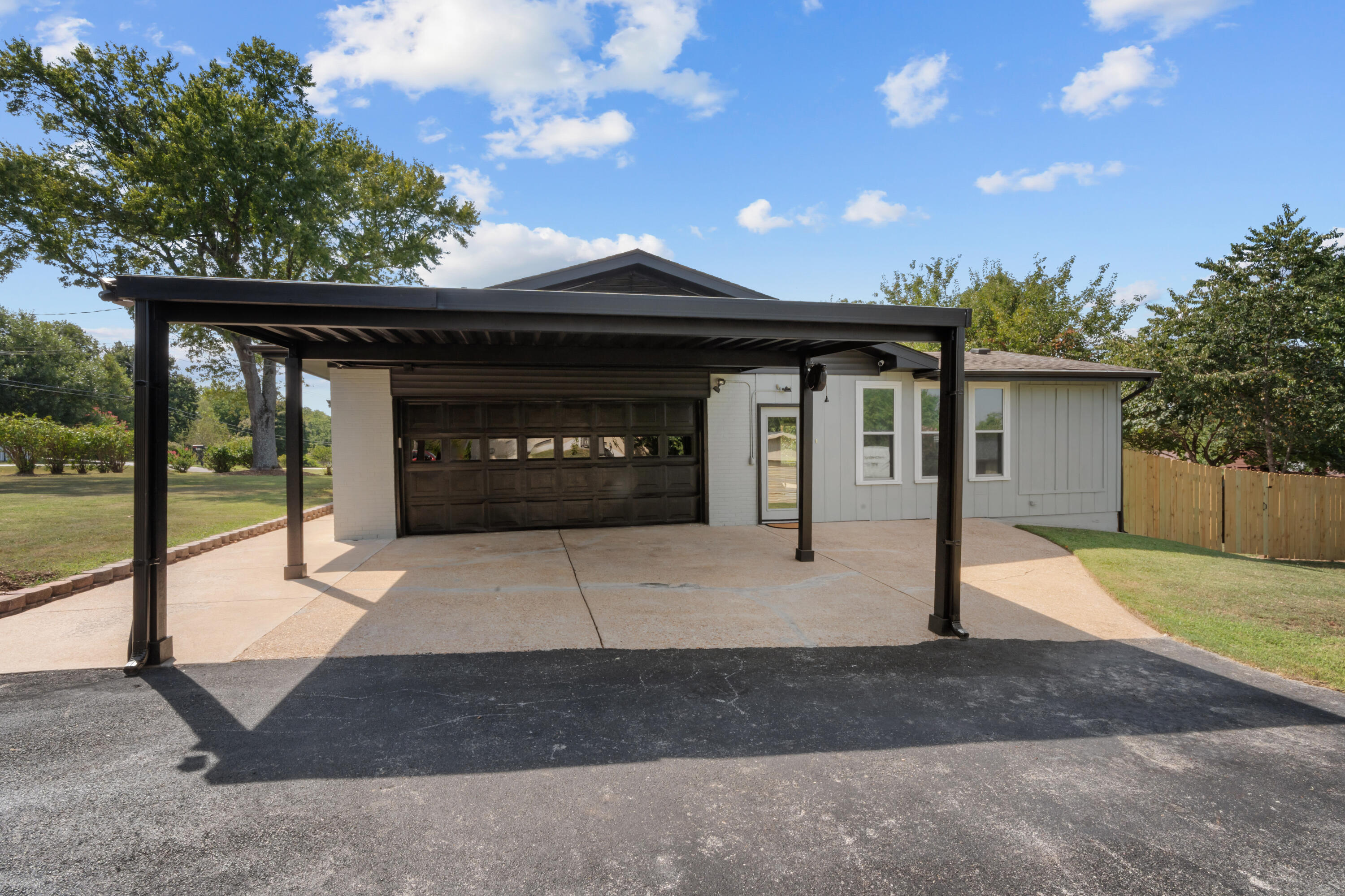 456 Wayland Drive Property Photo 4