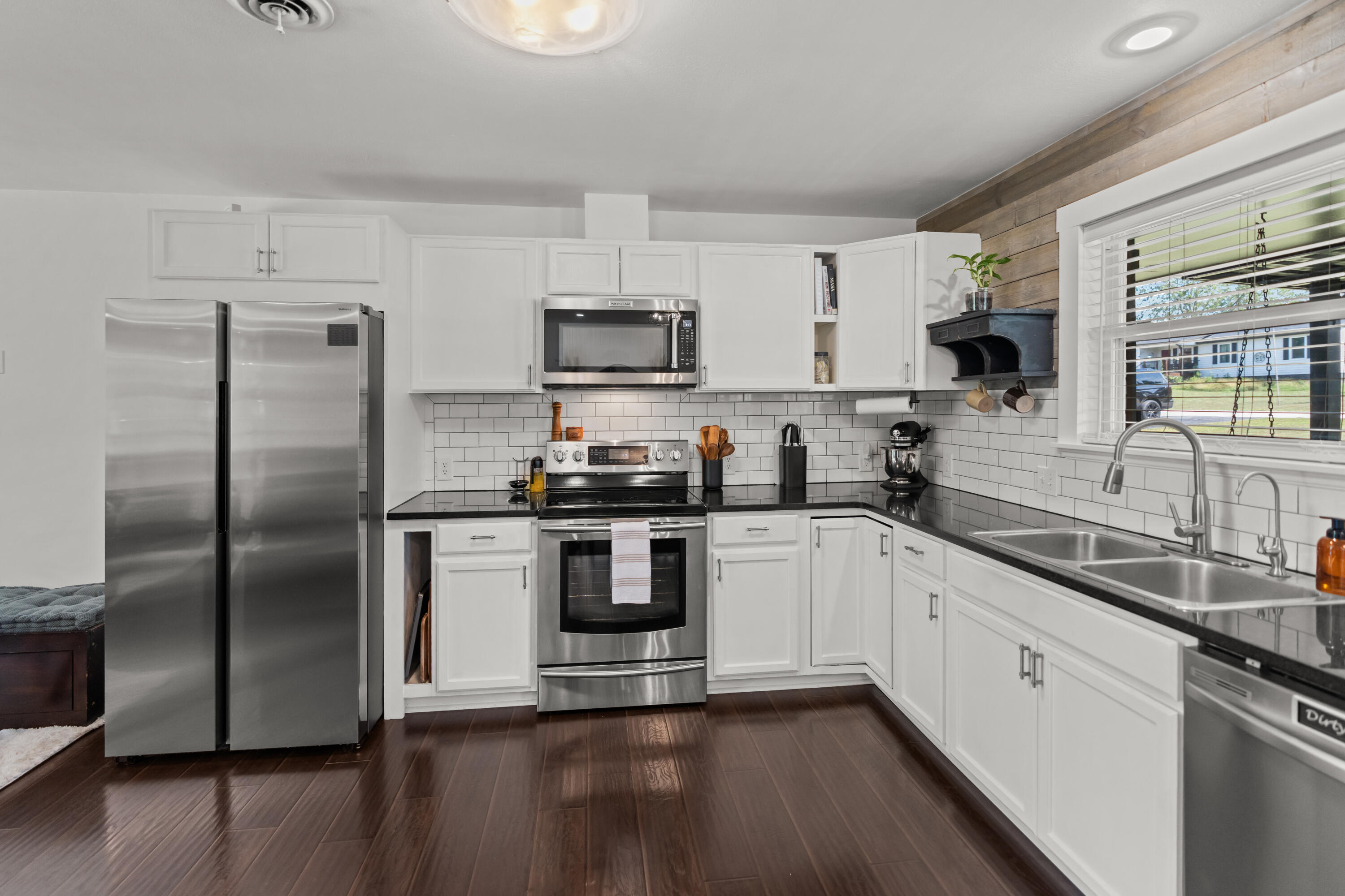 456 Wayland Drive Property Photo 8