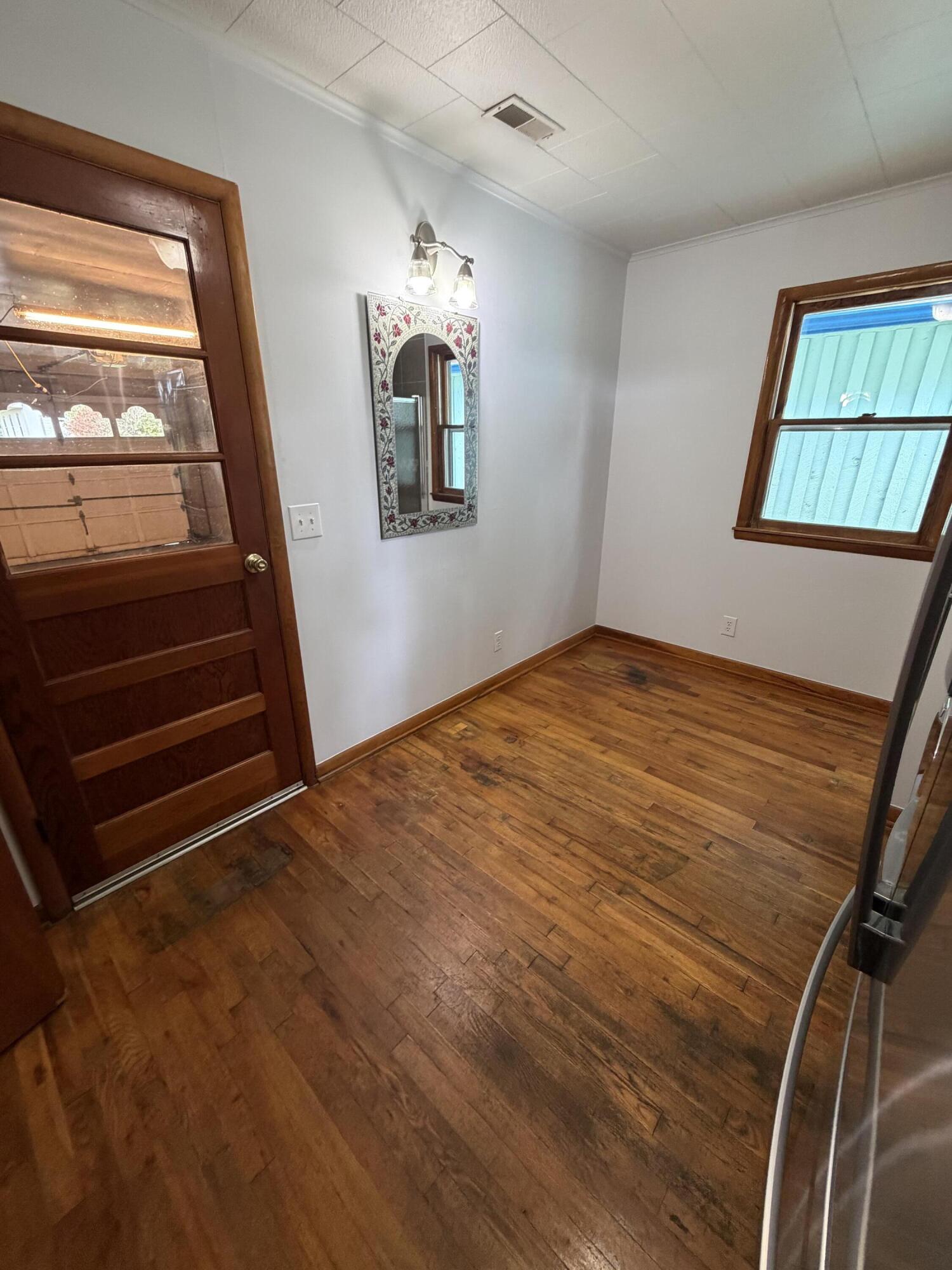 107 East James Street Property Photo 33