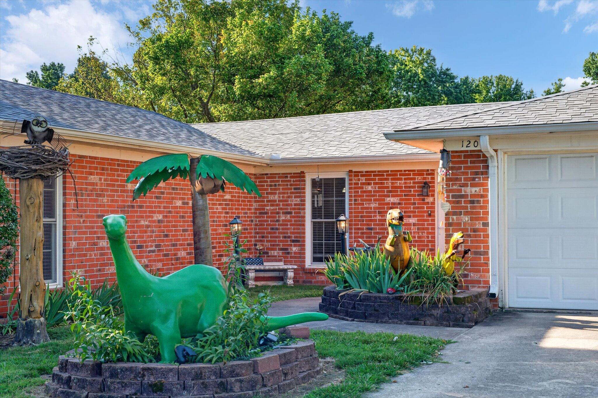 1206 Kemp Drive Property Photo 2