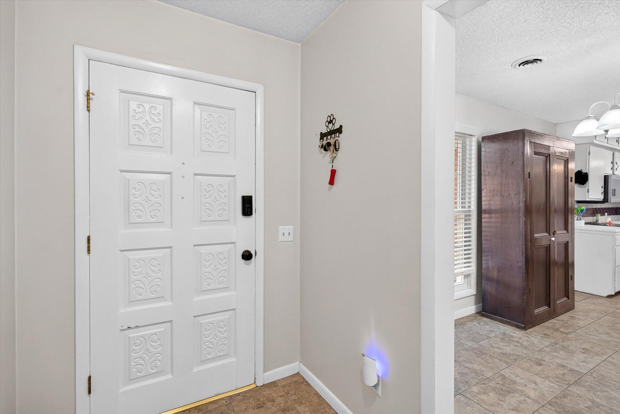 1206 Kemp Drive Property Photo 4