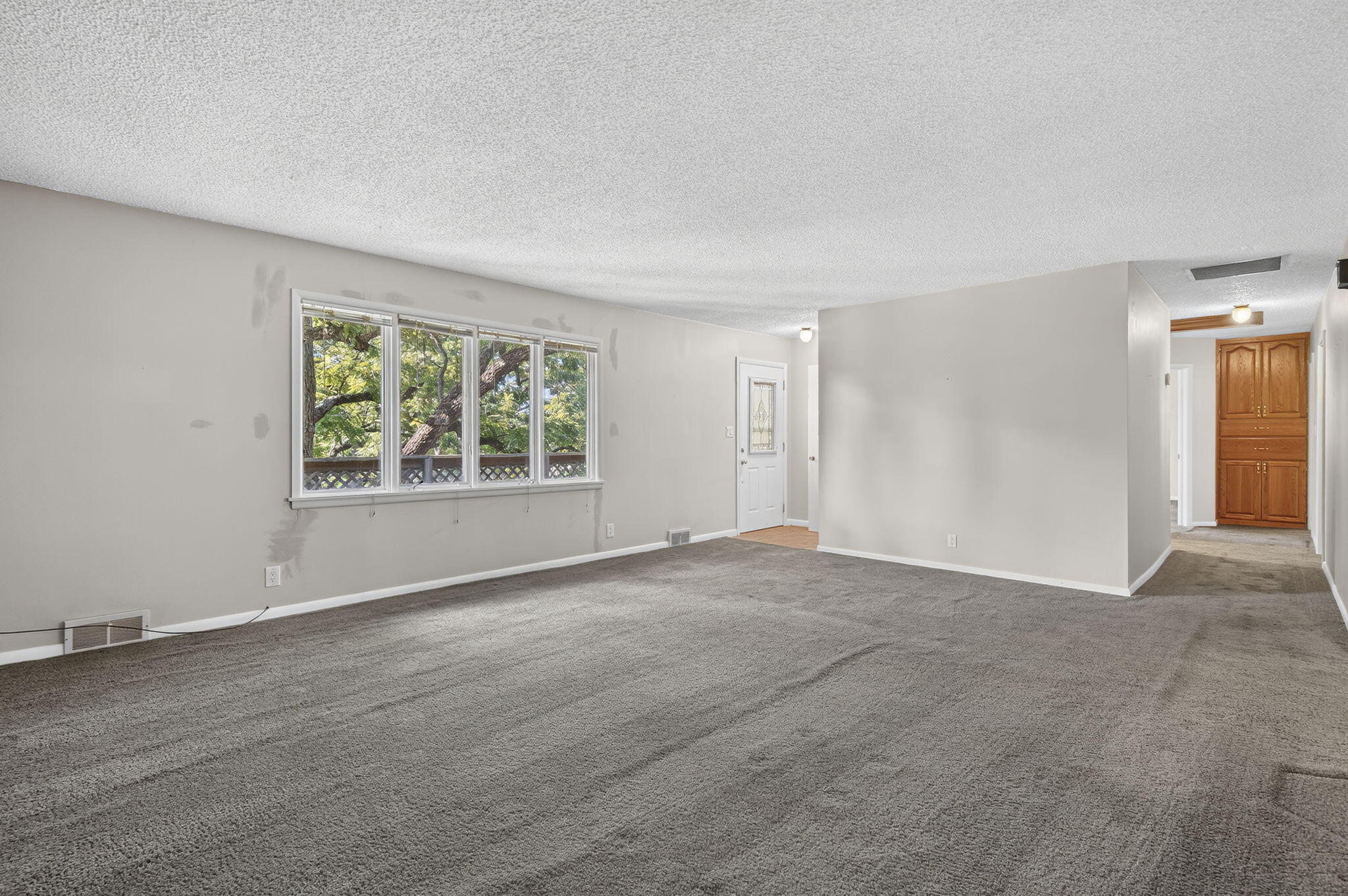 1075 West Farm Road 178 Property Photo 4