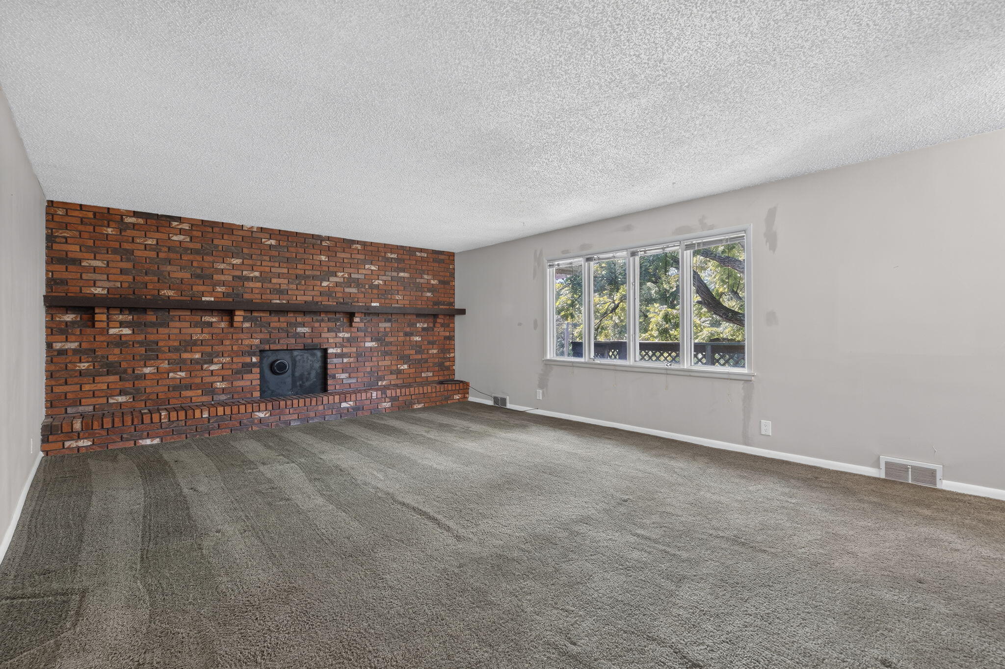 1075 West Farm Road 178 Property Photo 5
