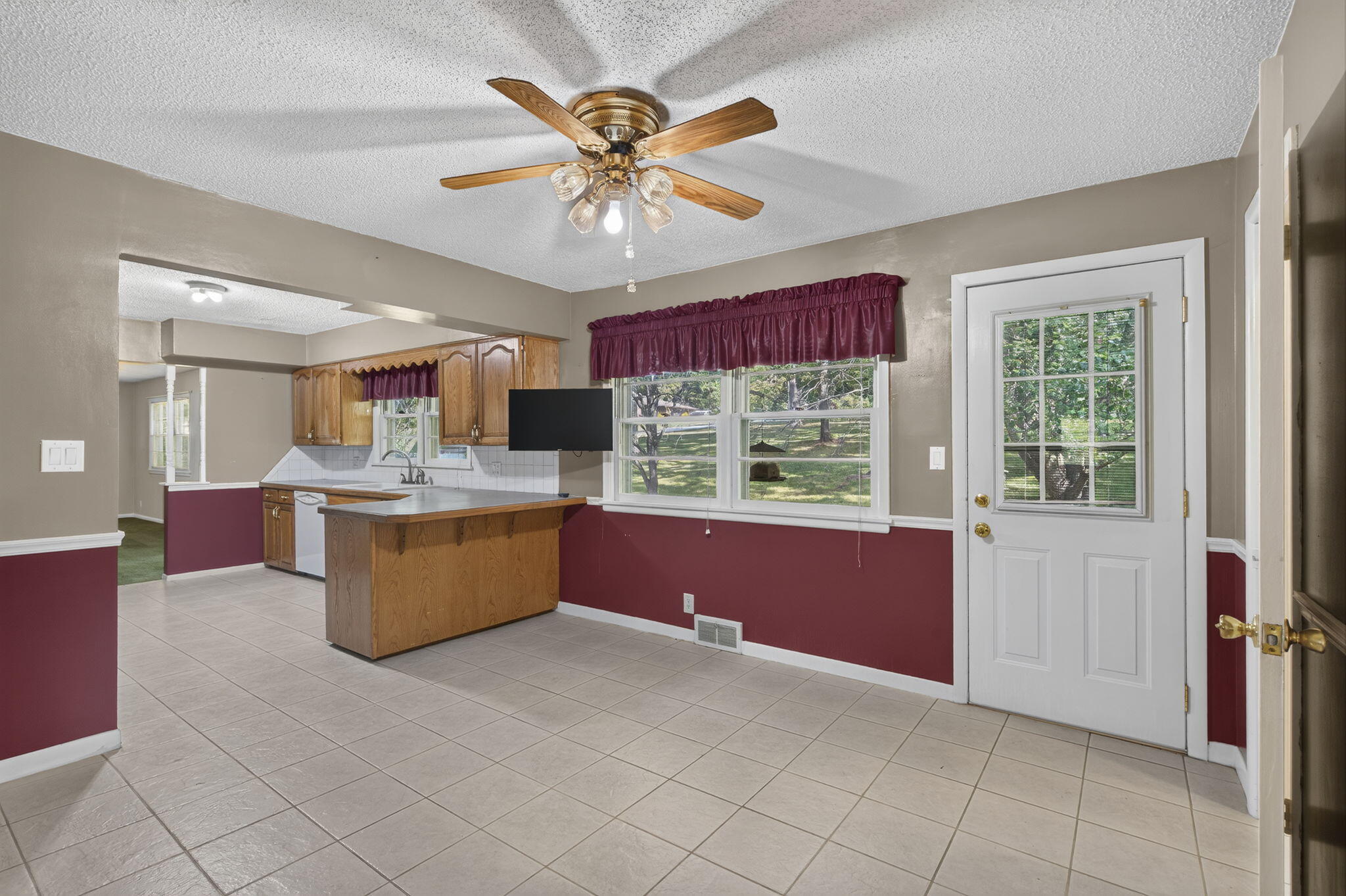 1075 West Farm Road 178 Property Photo 13