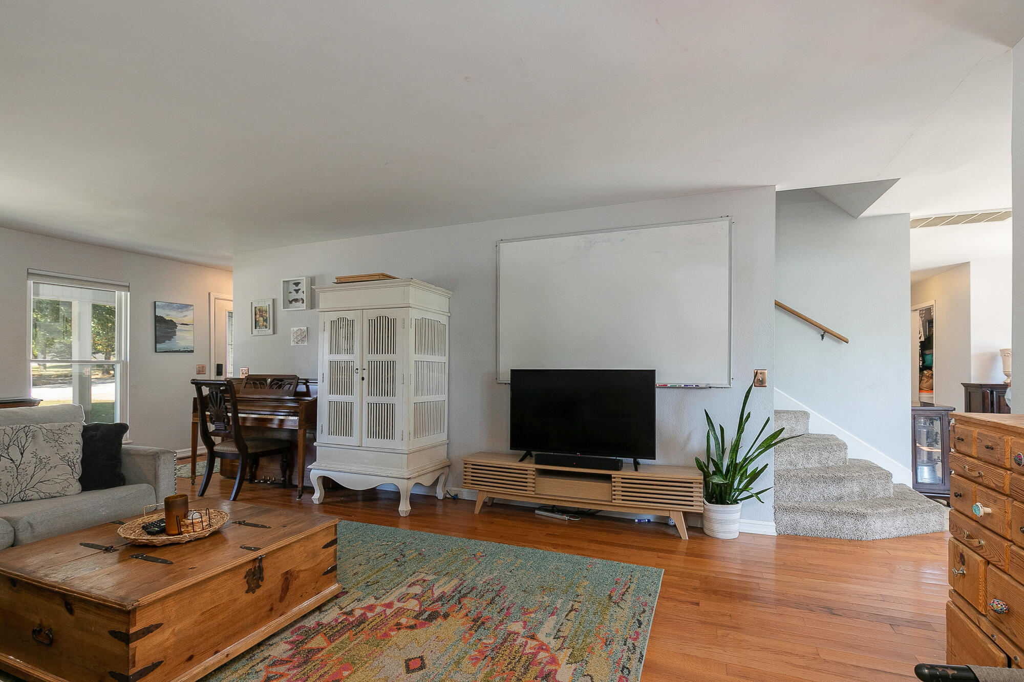 880 Redel Place Property Photo 7