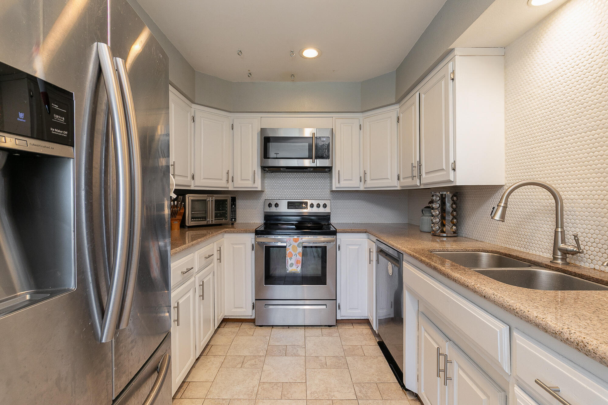 880 Redel Place Property Photo 13