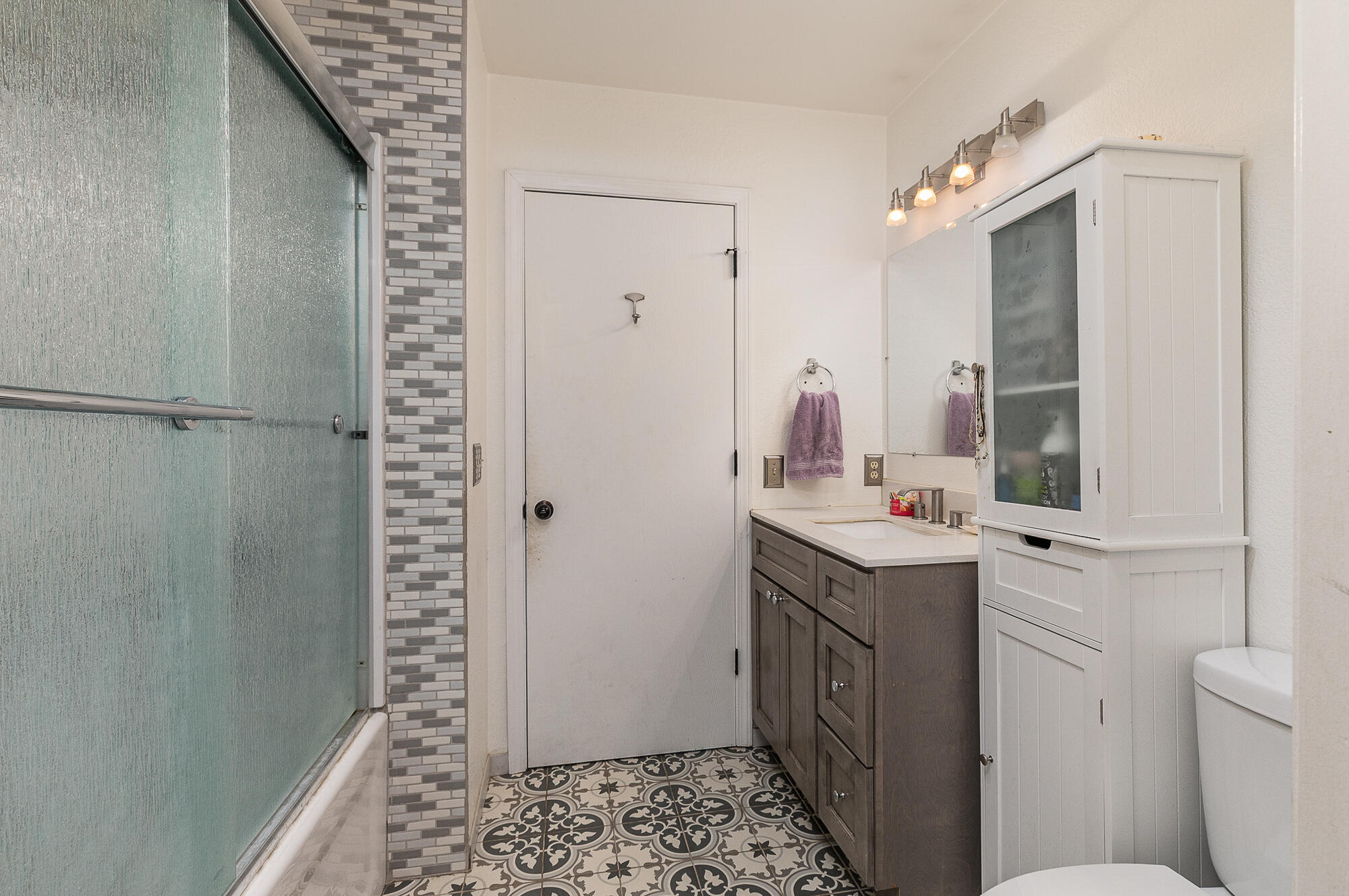 880 Redel Place Property Photo 17