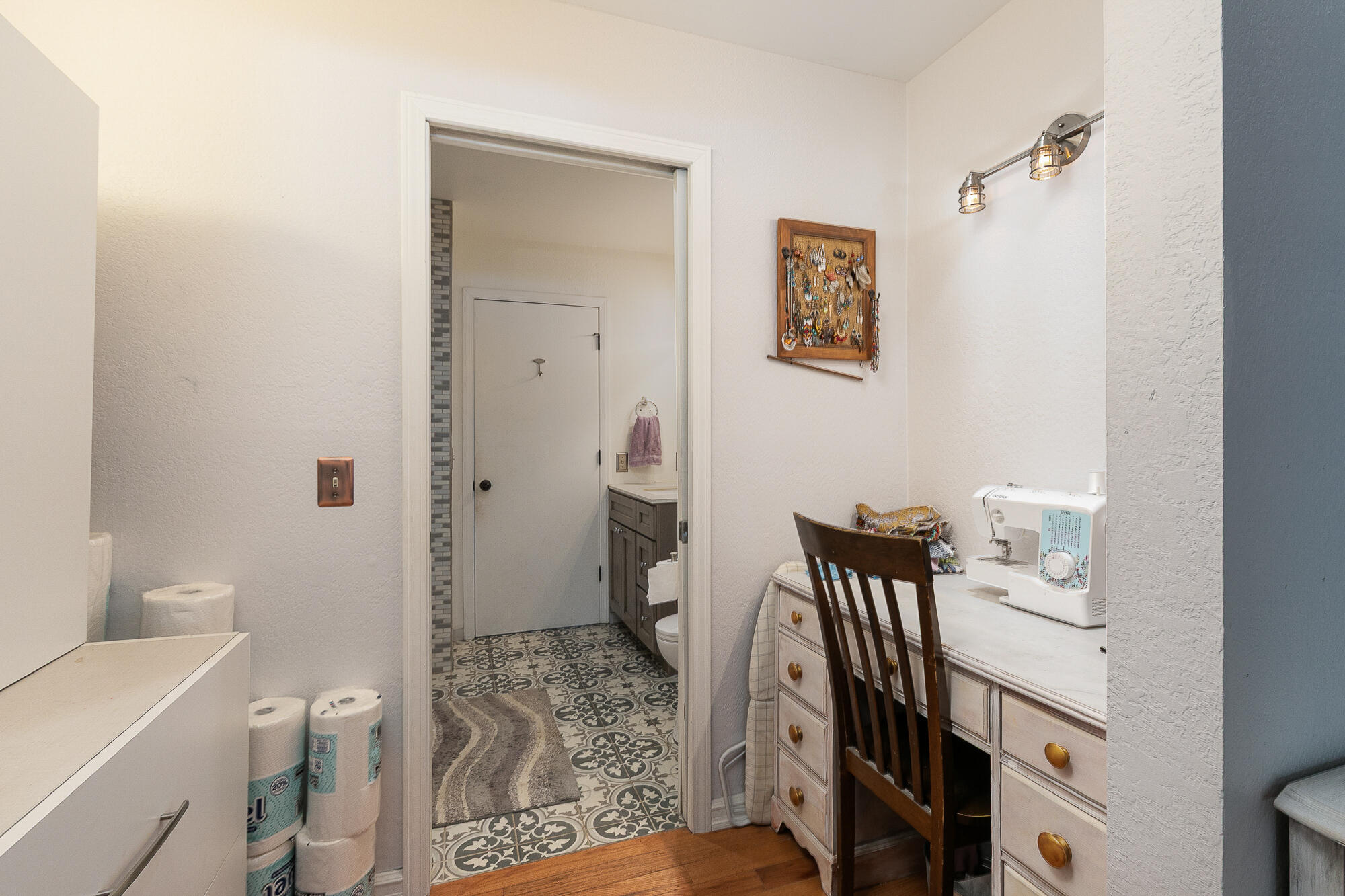 880 Redel Place Property Photo 18