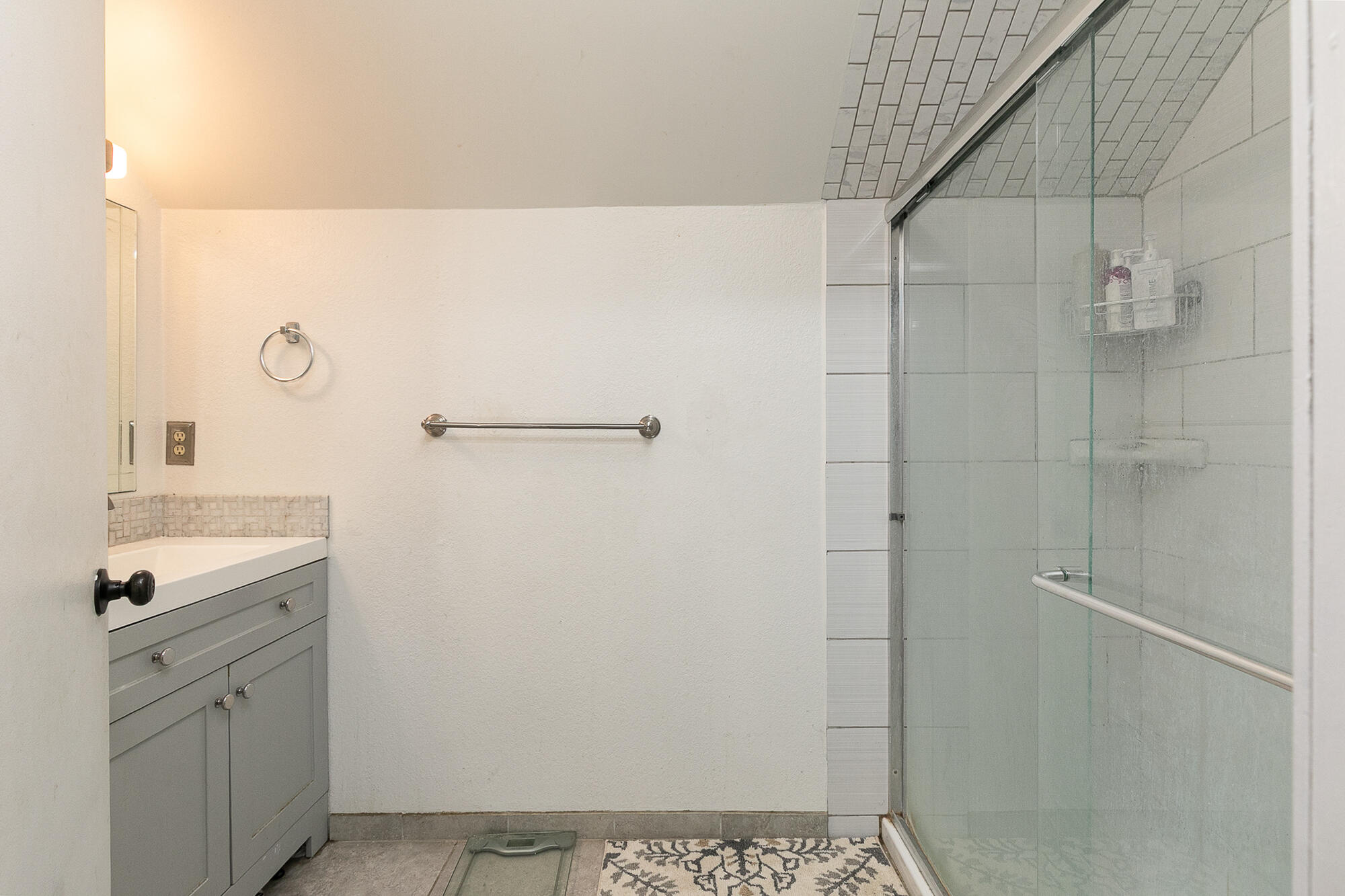 880 Redel Place Property Photo 27