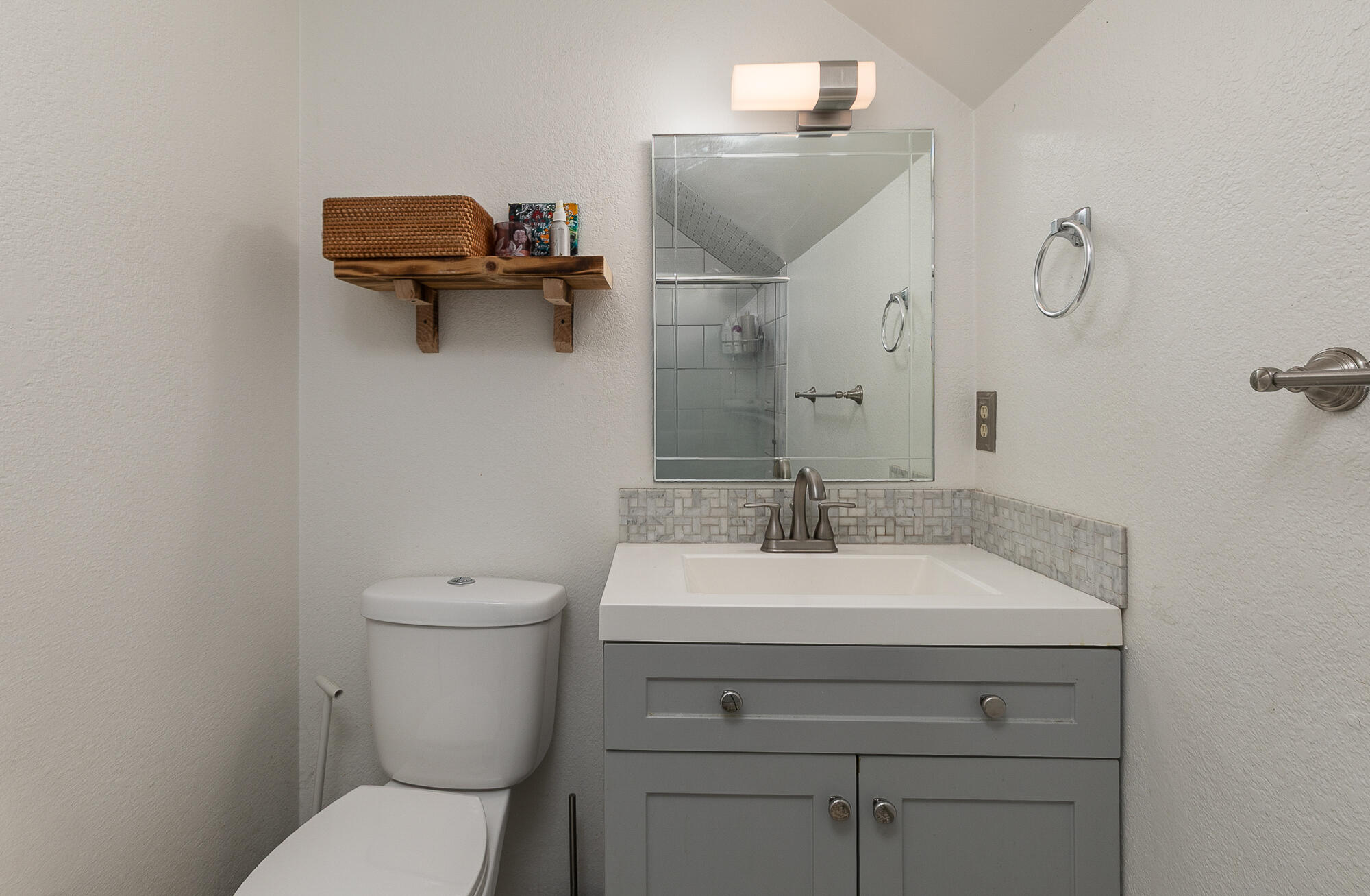 880 Redel Place Property Photo 28