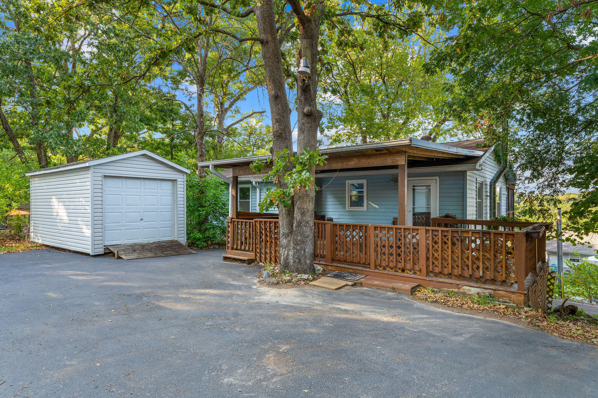 100 Cherokee Drive Property Photo 2