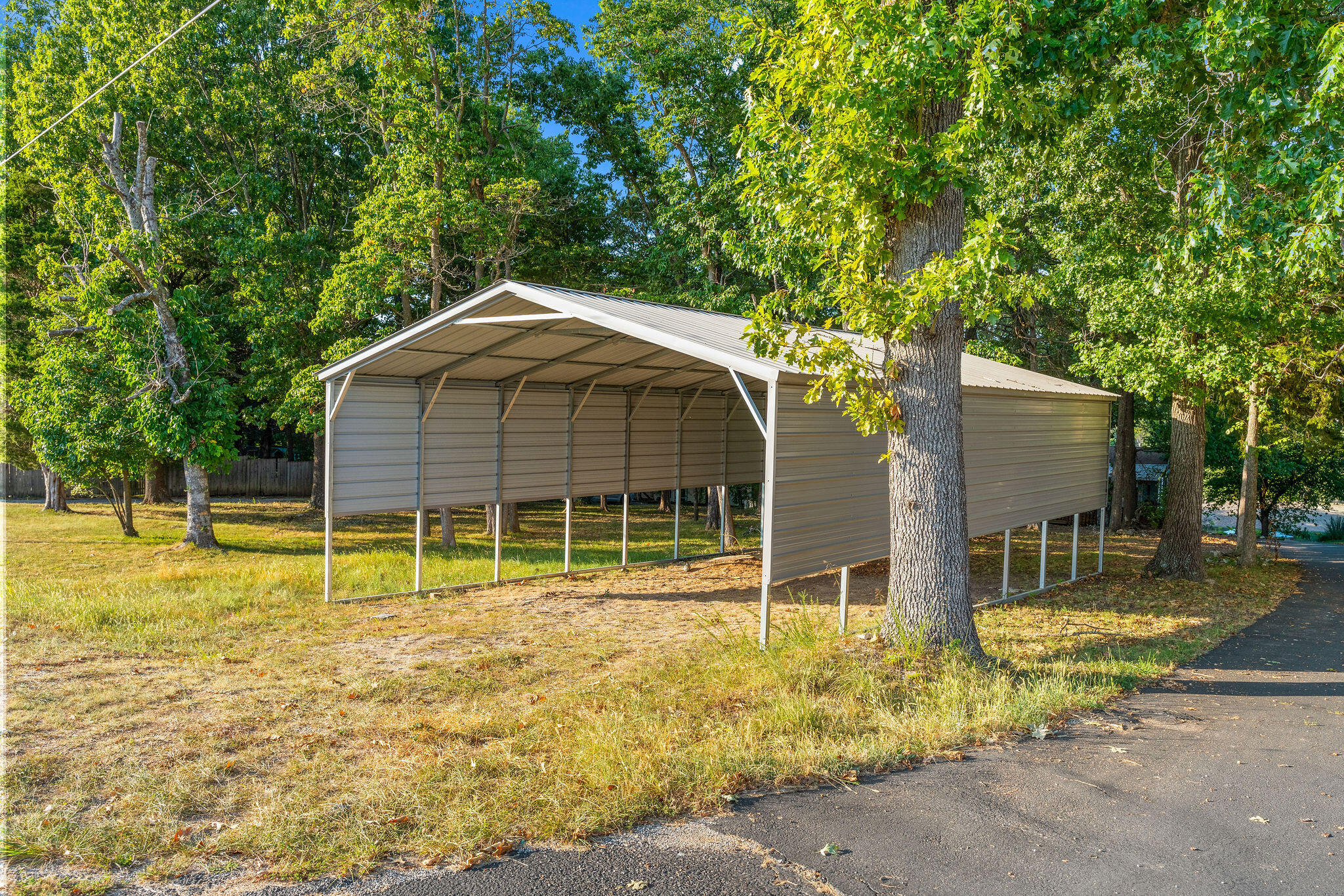 100 Cherokee Drive Property Photo 4