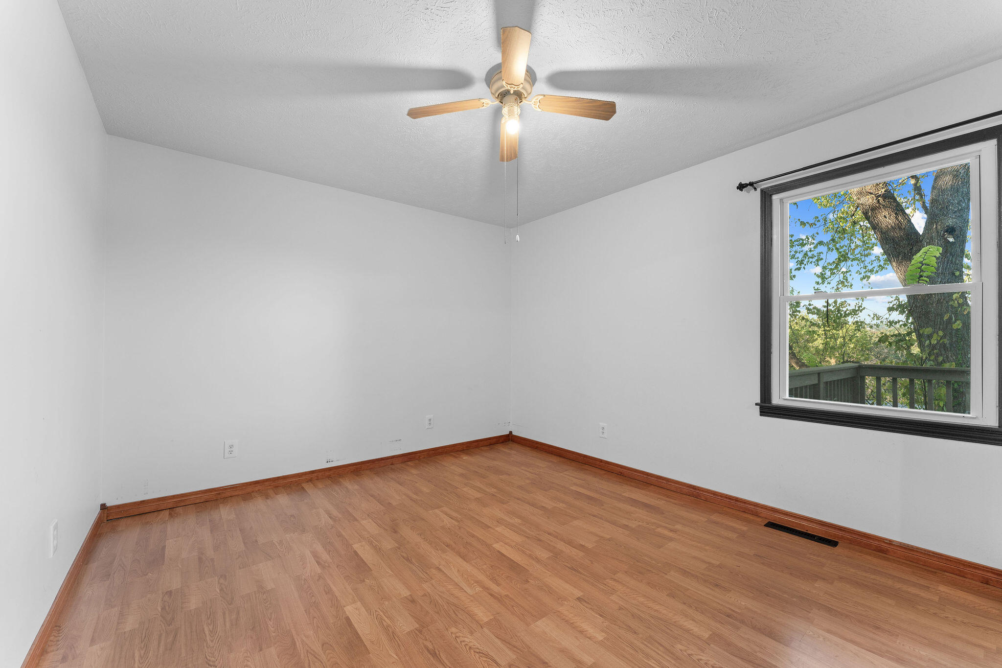 100 Cherokee Drive Property Photo 28
