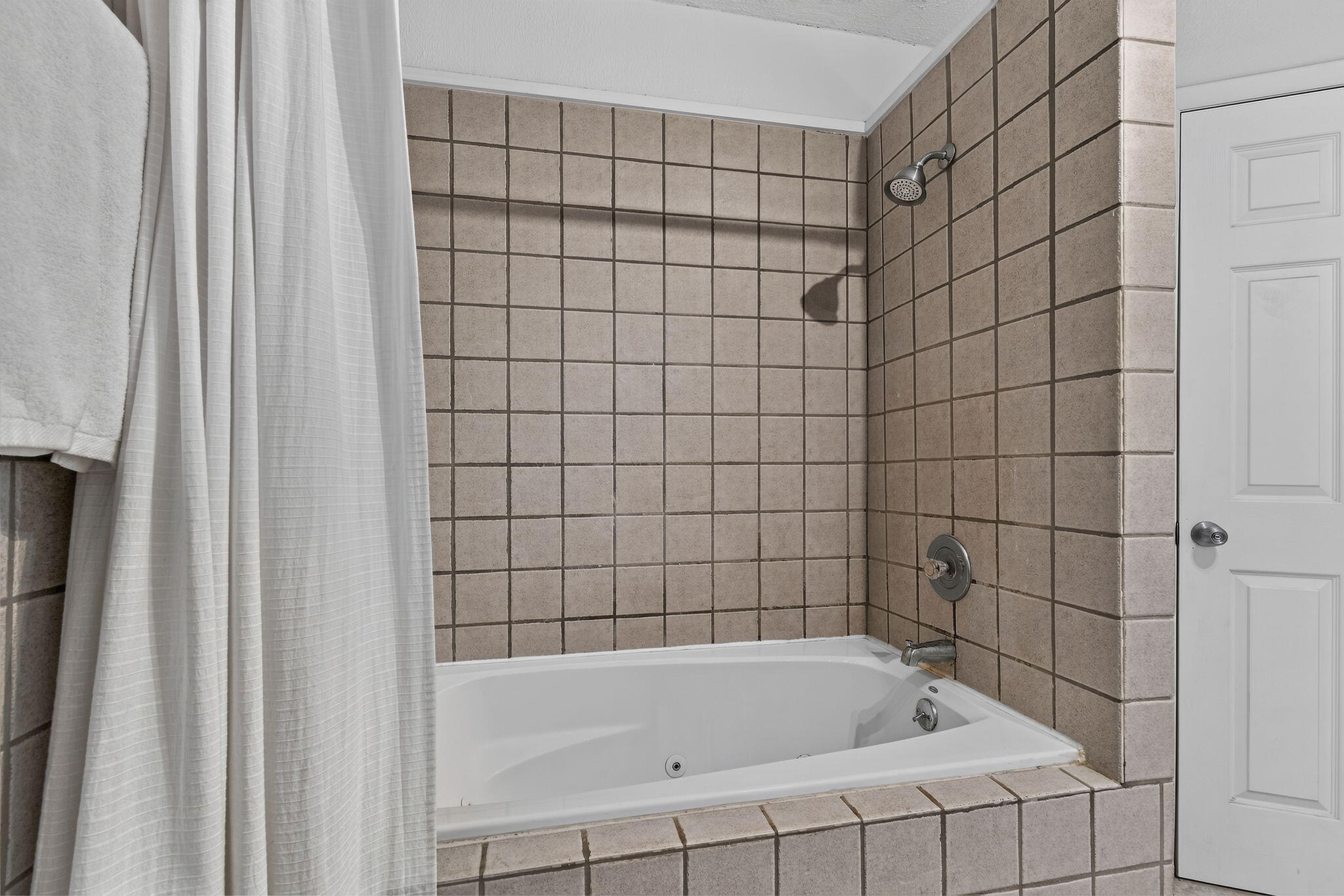 616 East Catalpa Street Property Photo 17