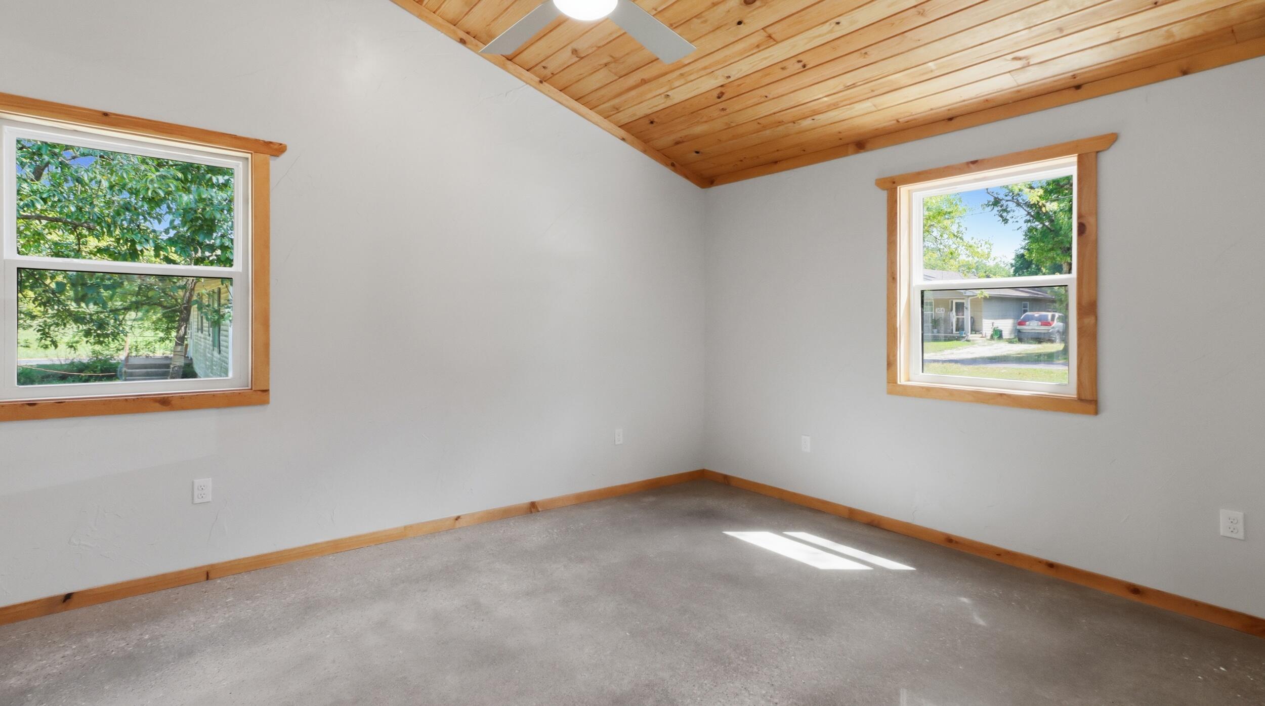 305 West 14th Street Property Photo 12
