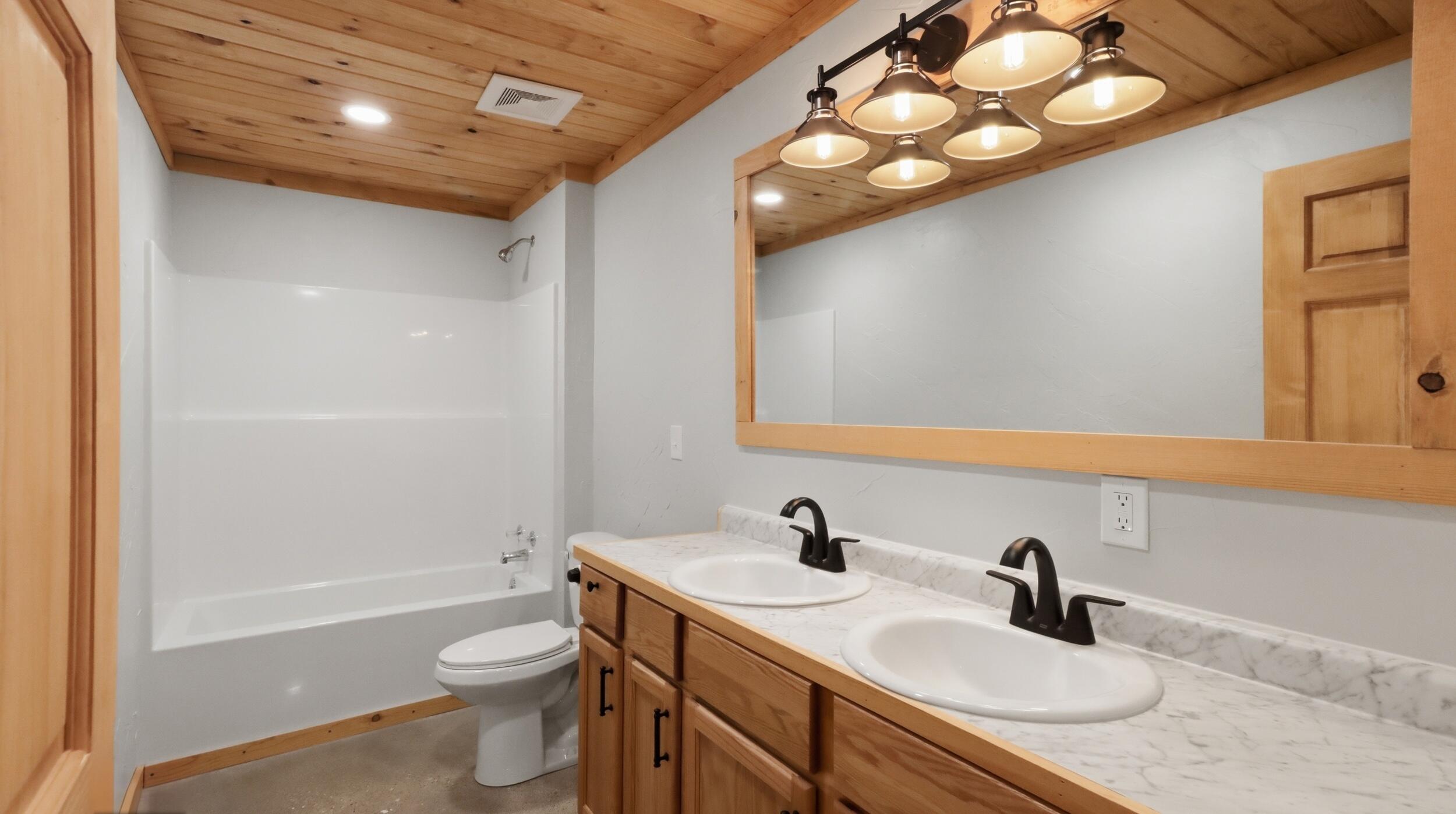 305 West 14th Street Property Photo 20
