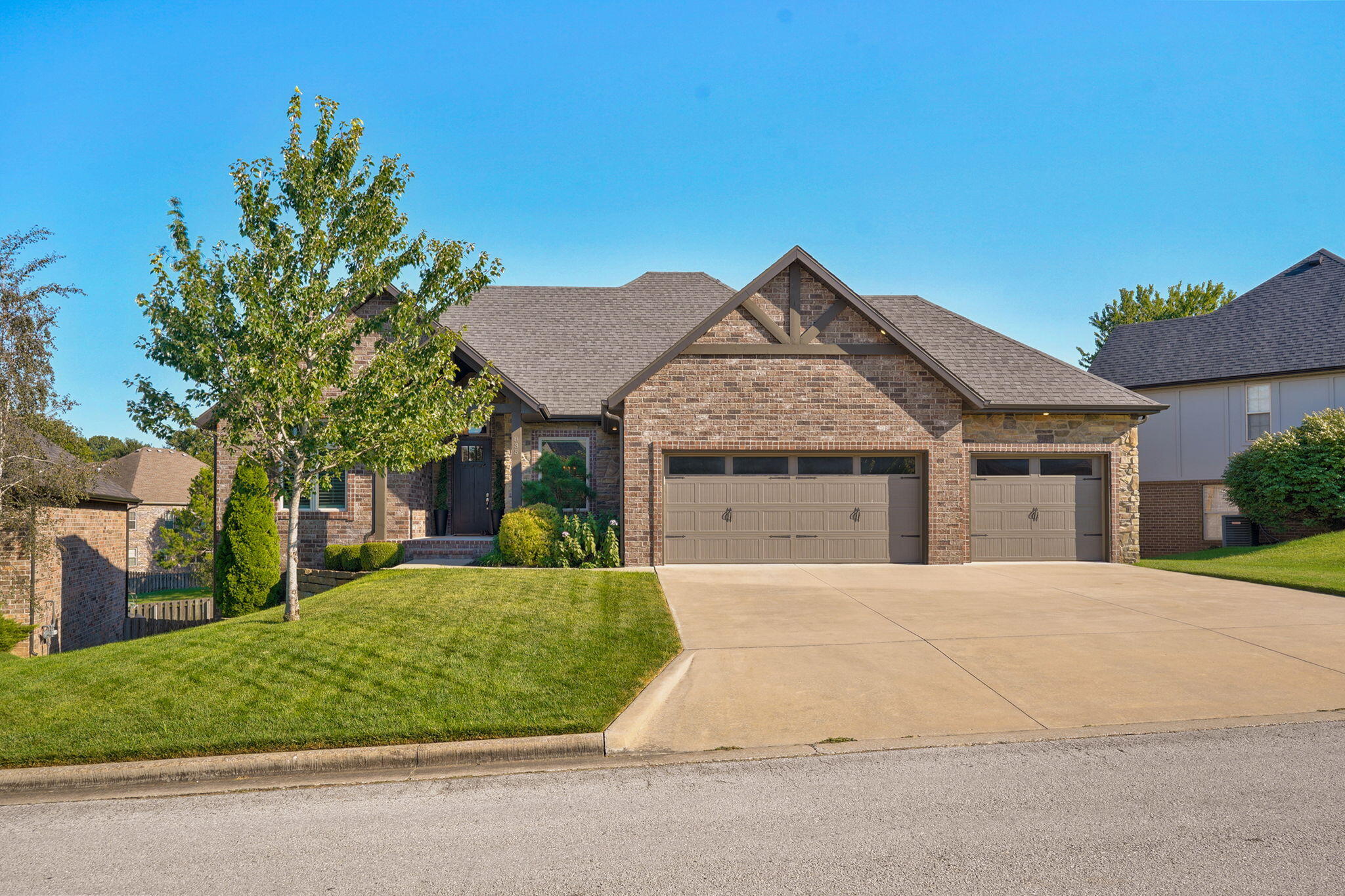 835 East Donegal Circle Property Photo 1